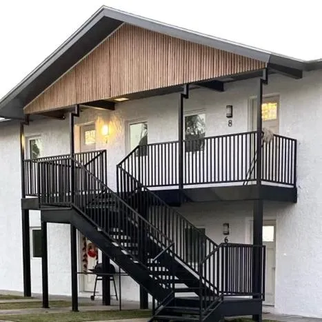 Property building in NEW! close to Downtown, Malls & Premium Outlets, with Balcony