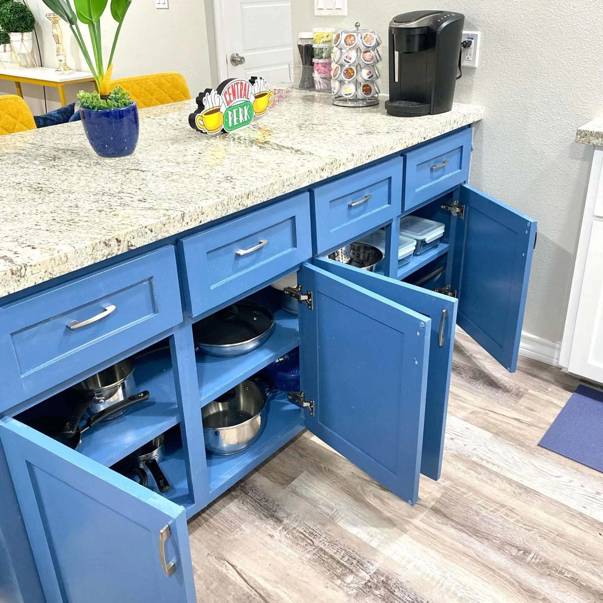 NEW! close to Downtown, Malls & Premium Outlets, with Balcony