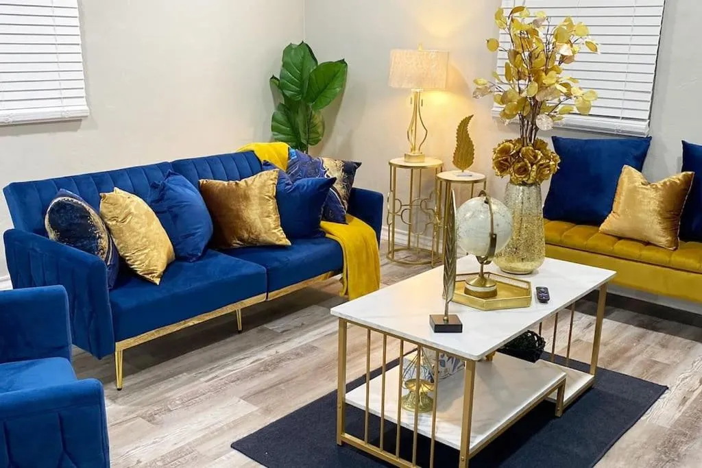 NEW! close to Downtown, Malls & Premium Outlets, with Balcony