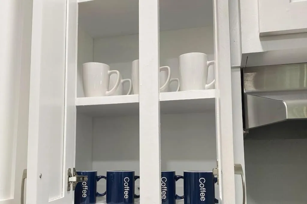 NEW! close to Downtown, Malls & Premium Outlets, with Balcony