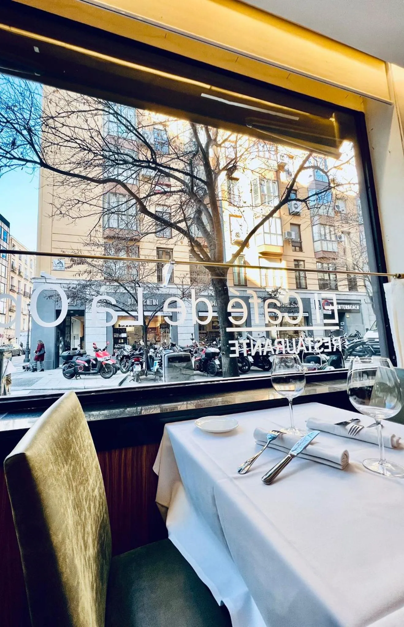 Restaurant/places to eat in Hotel Opera