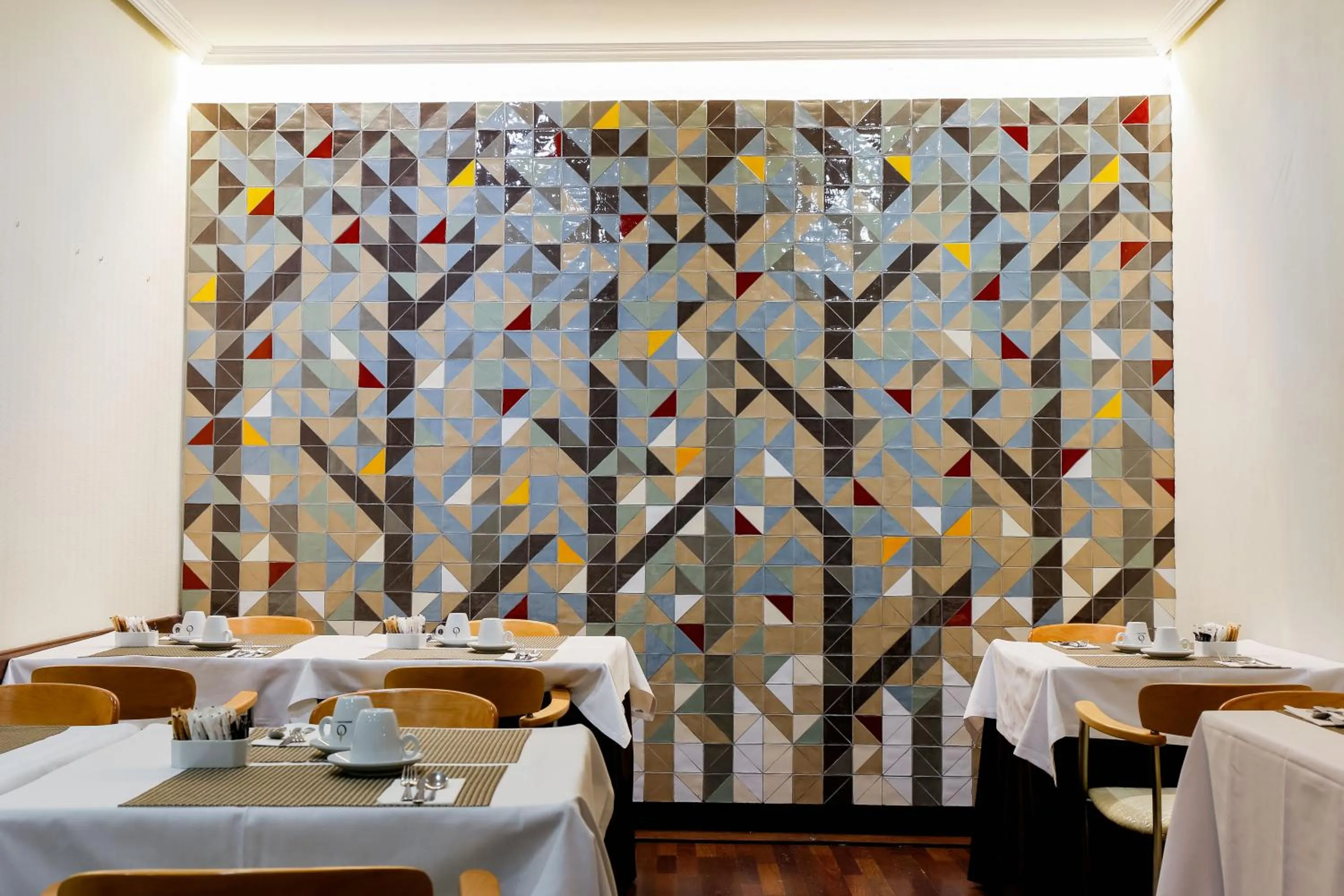 Restaurant/places to eat in Hotel Opera