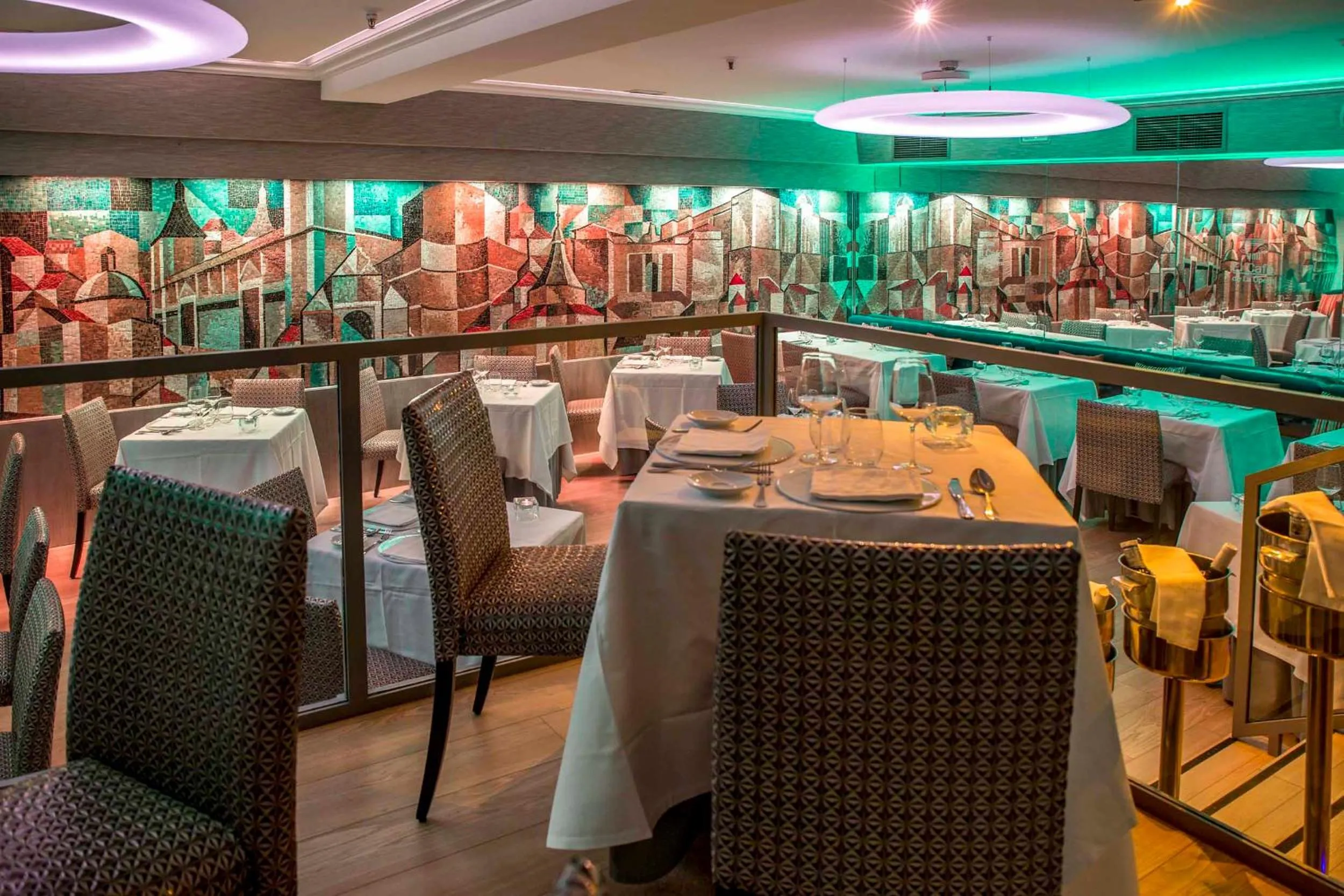 Restaurant/places to eat in Hotel Opera