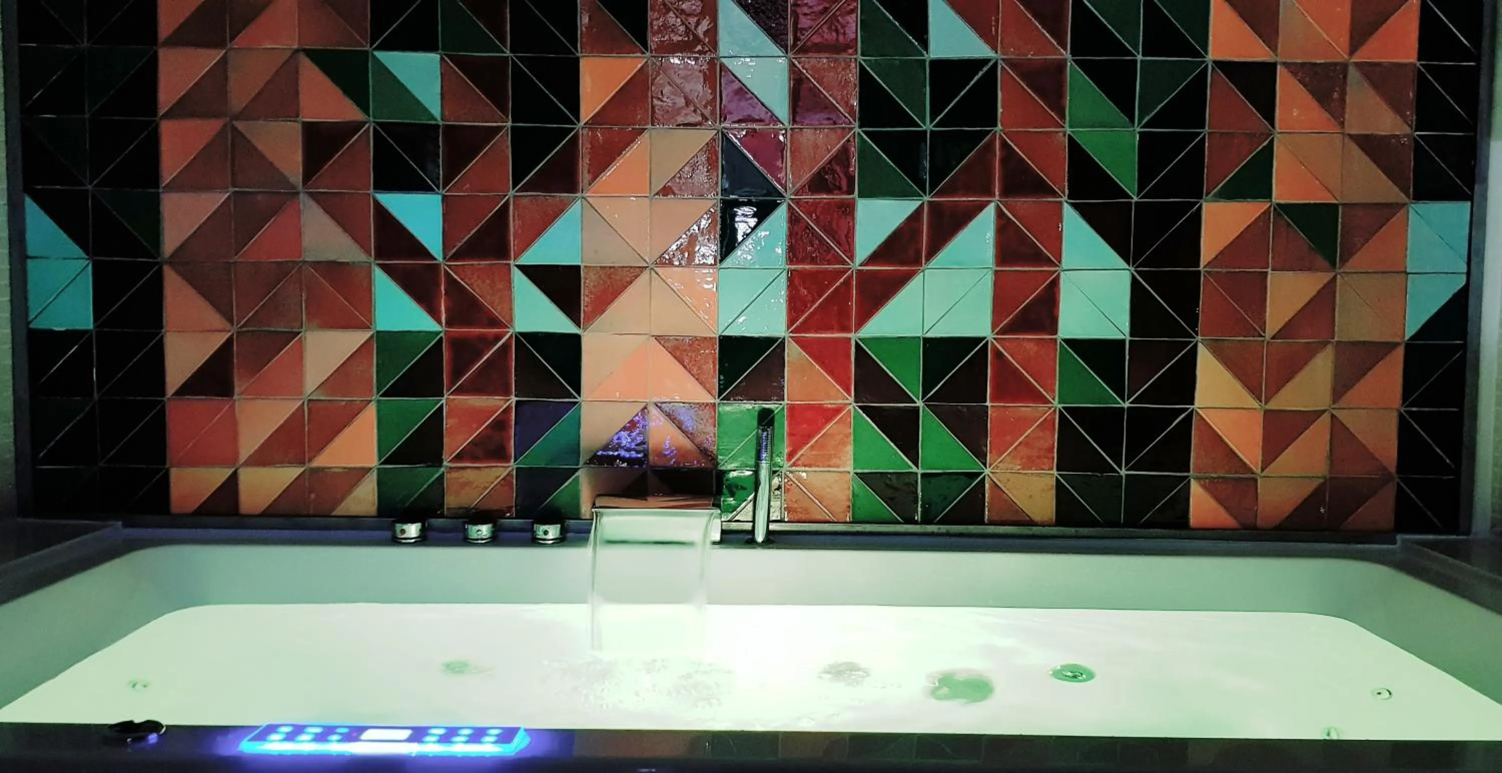 Hot Tub in Hotel Opera