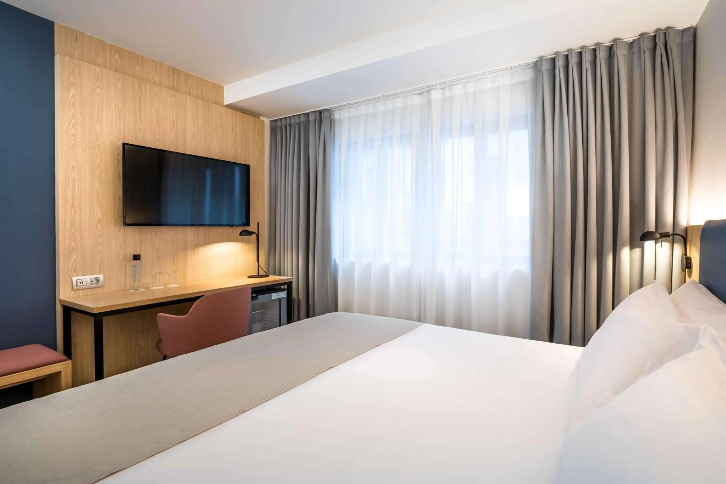 Bedroom, Bed in Occidental Alicante