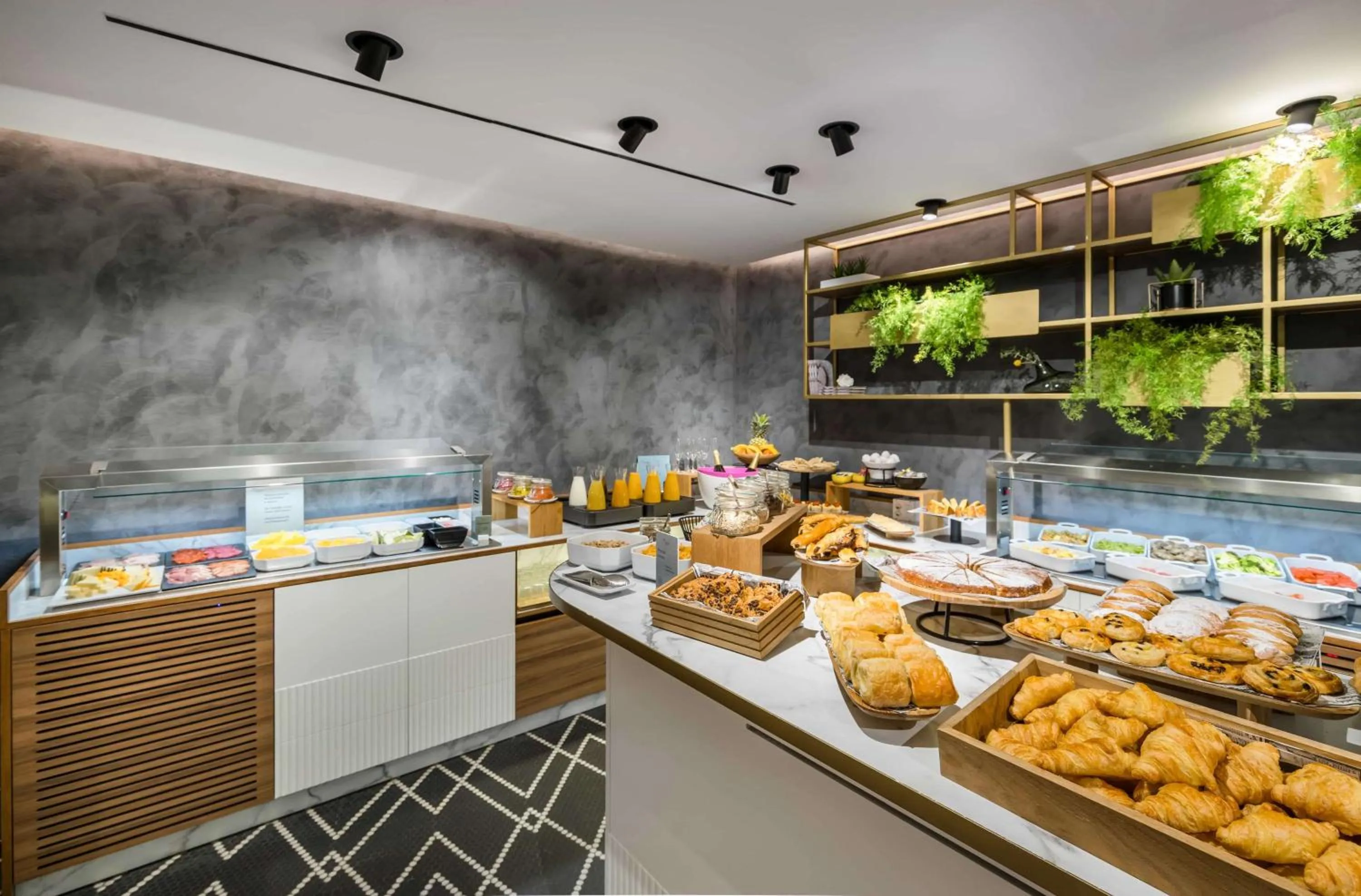 Restaurant/places to eat in Occidental Alicante