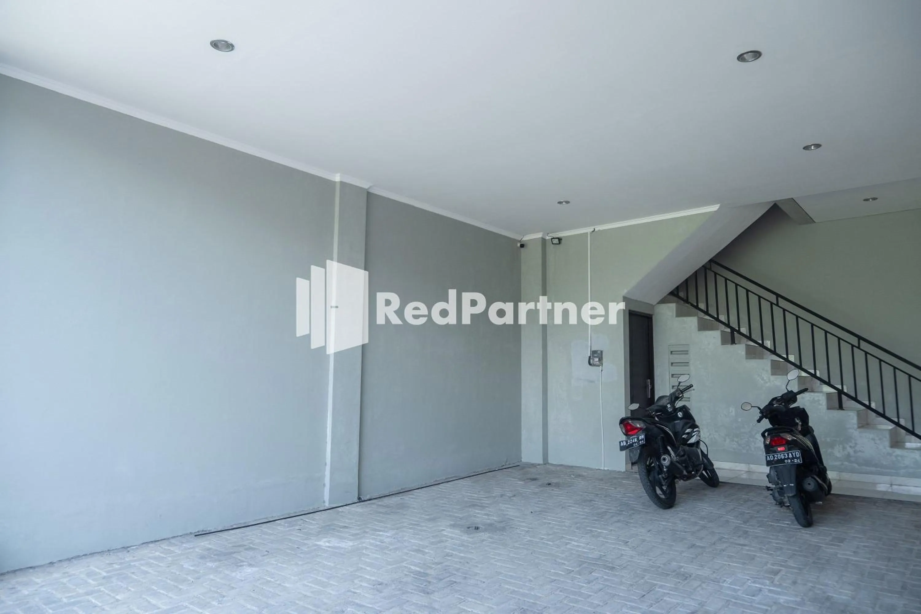 Parking in Athena House Syariah Near The Park Mall Solo Baru Mitra RedDoorz