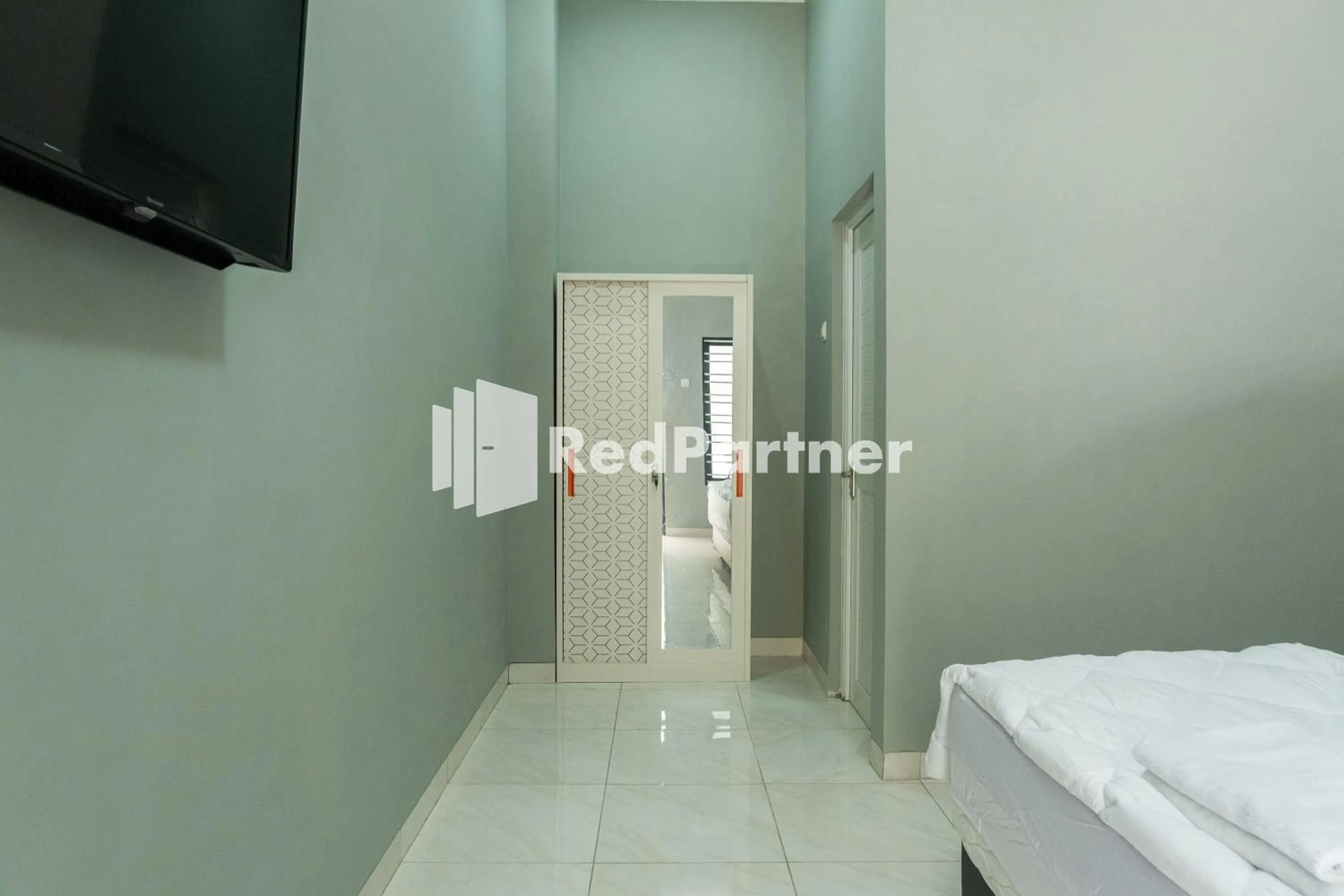 Bedroom, Bed in Athena House Syariah Near The Park Mall Solo Baru Mitra RedDoorz