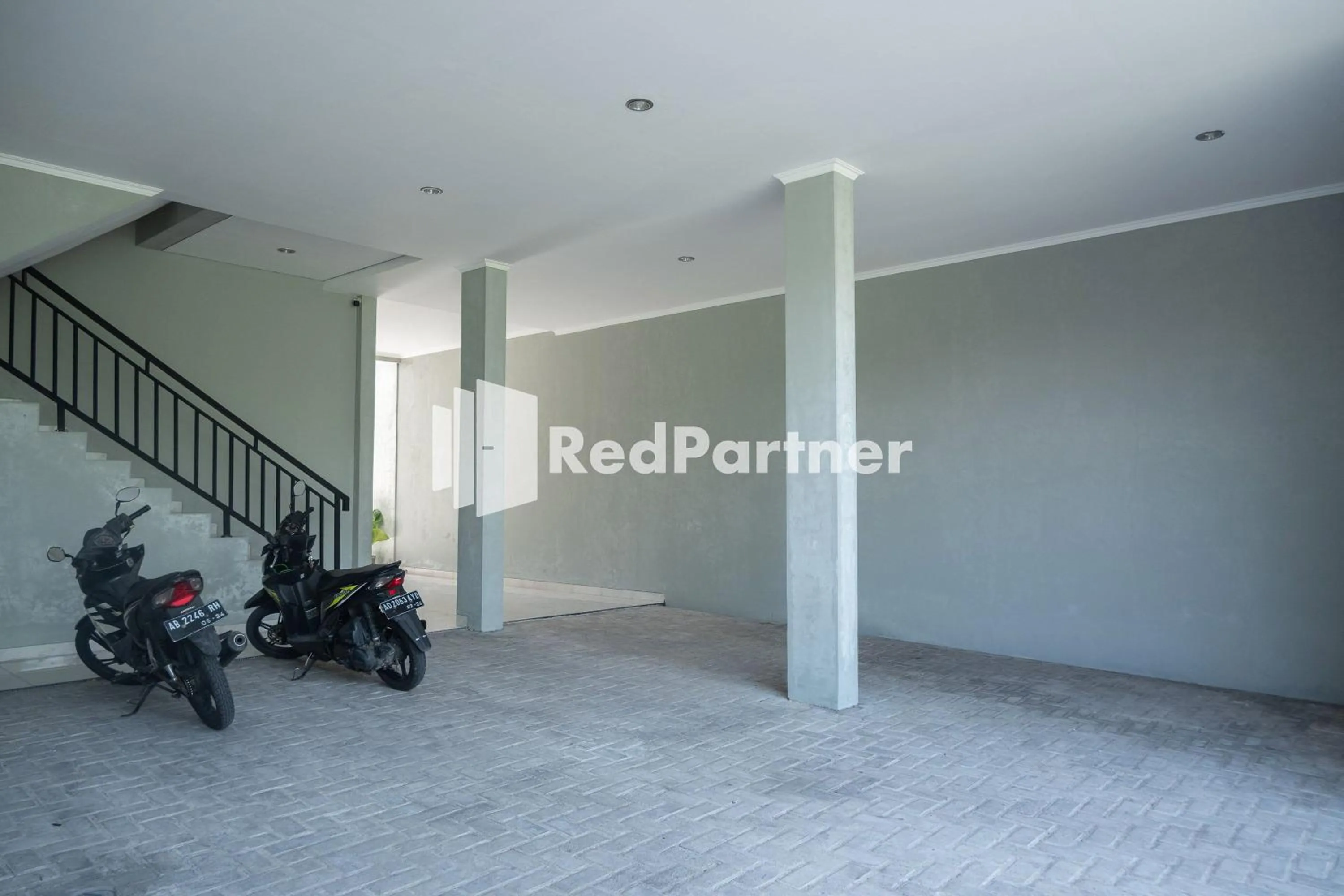 Parking in Athena House Syariah Near The Park Mall Solo Baru Mitra RedDoorz