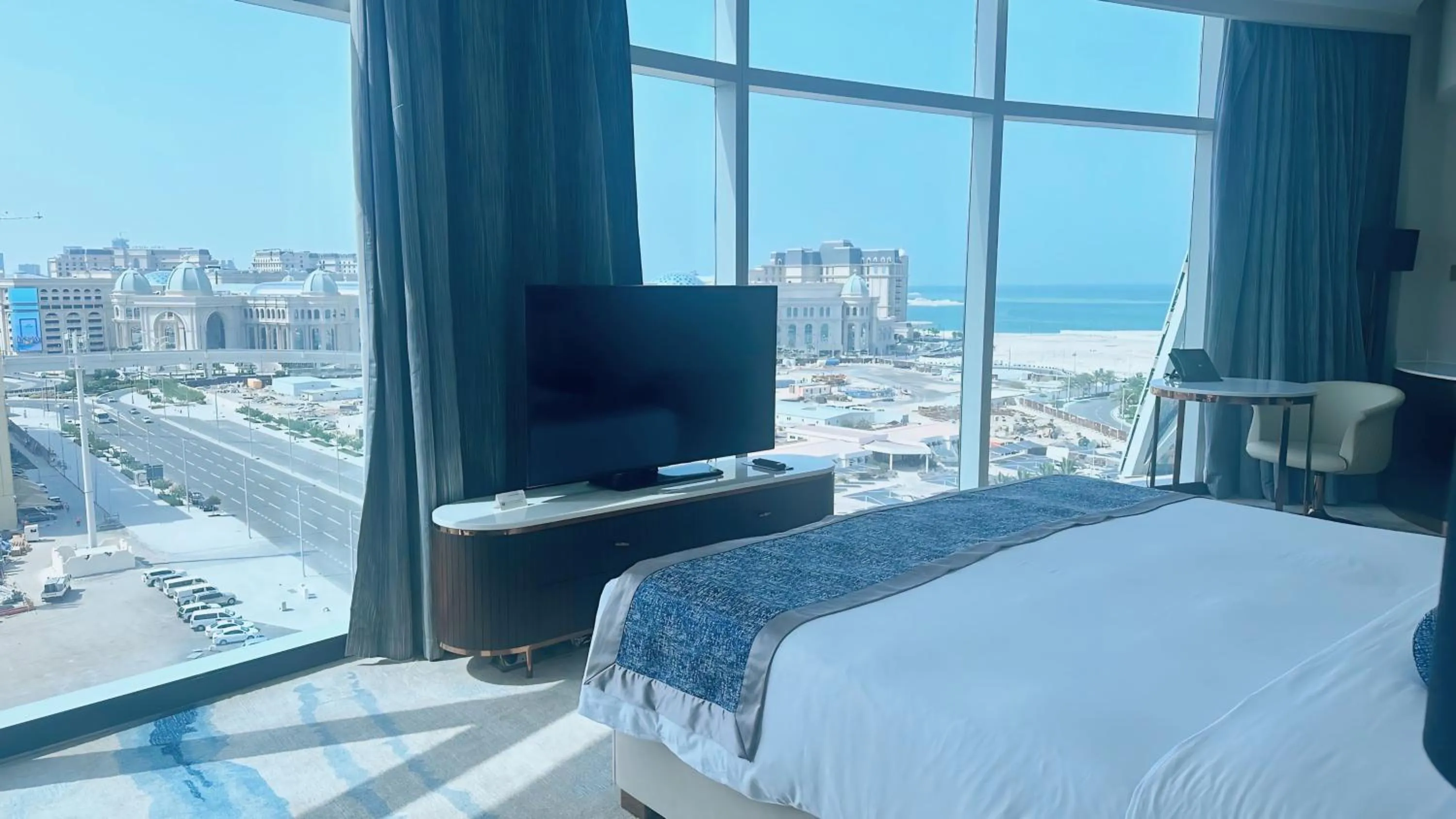 City view, Bed in Century Marina Hotel - Lusail