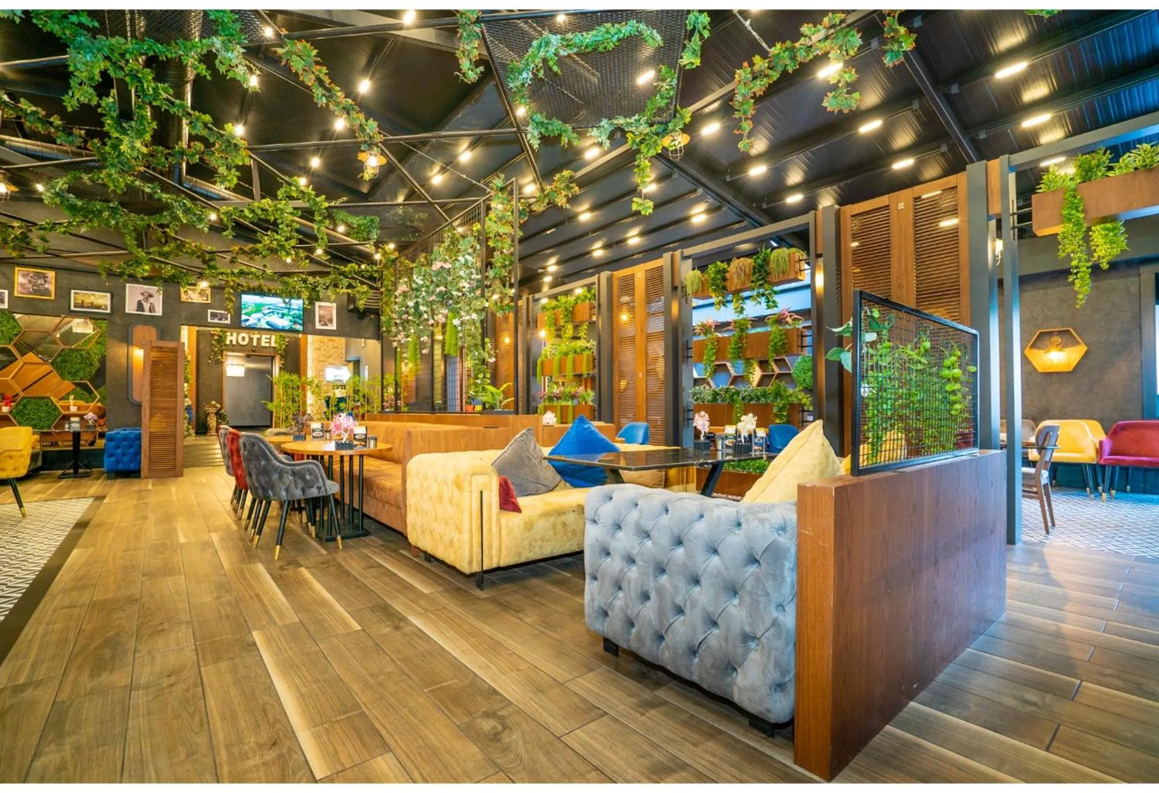 Restaurant/places to eat in Ma City Hotel