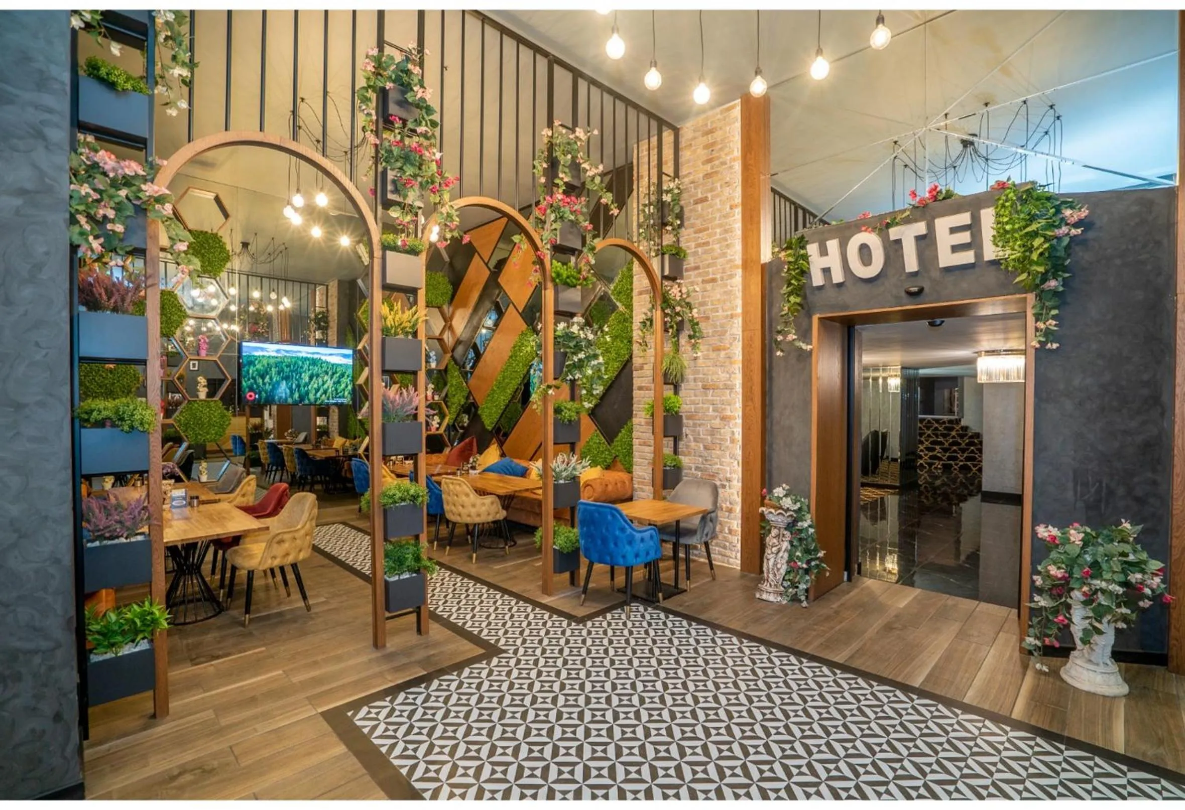 Restaurant/places to eat in Ma City Hotel