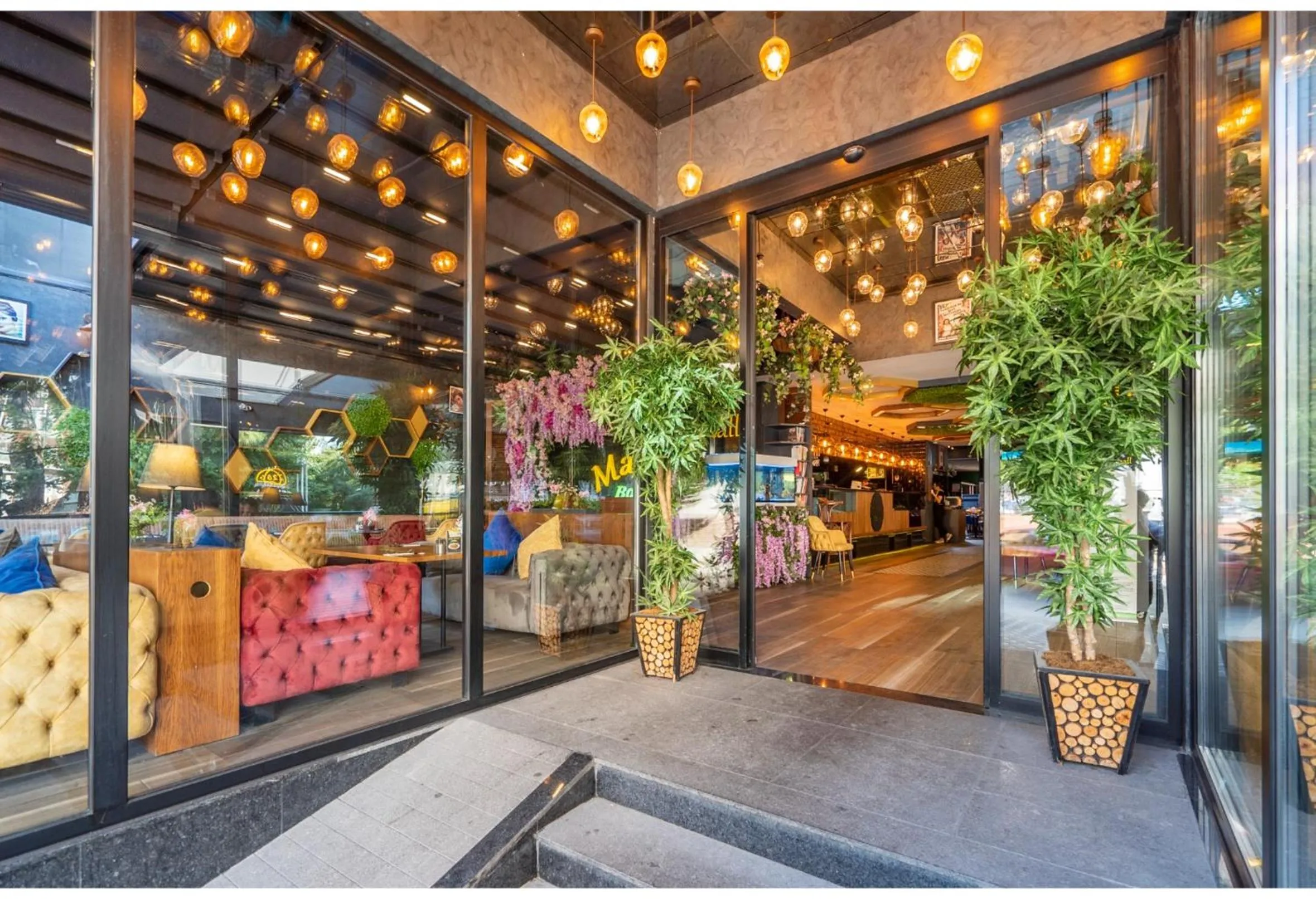 Restaurant/places to eat in Ma City Hotel