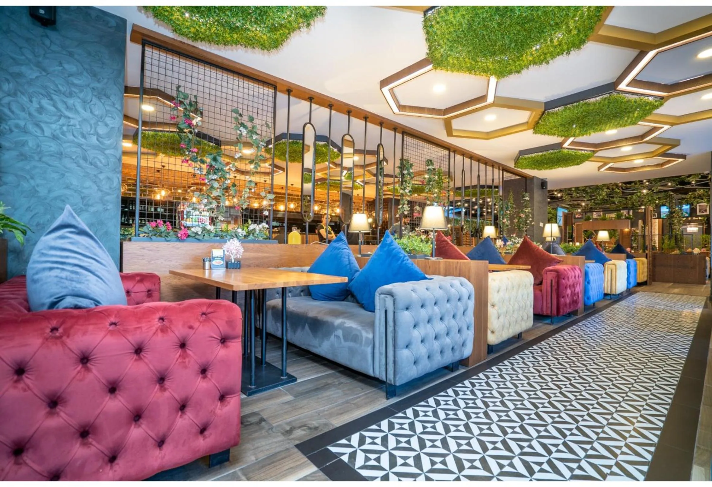 Restaurant/places to eat in Ma City Hotel