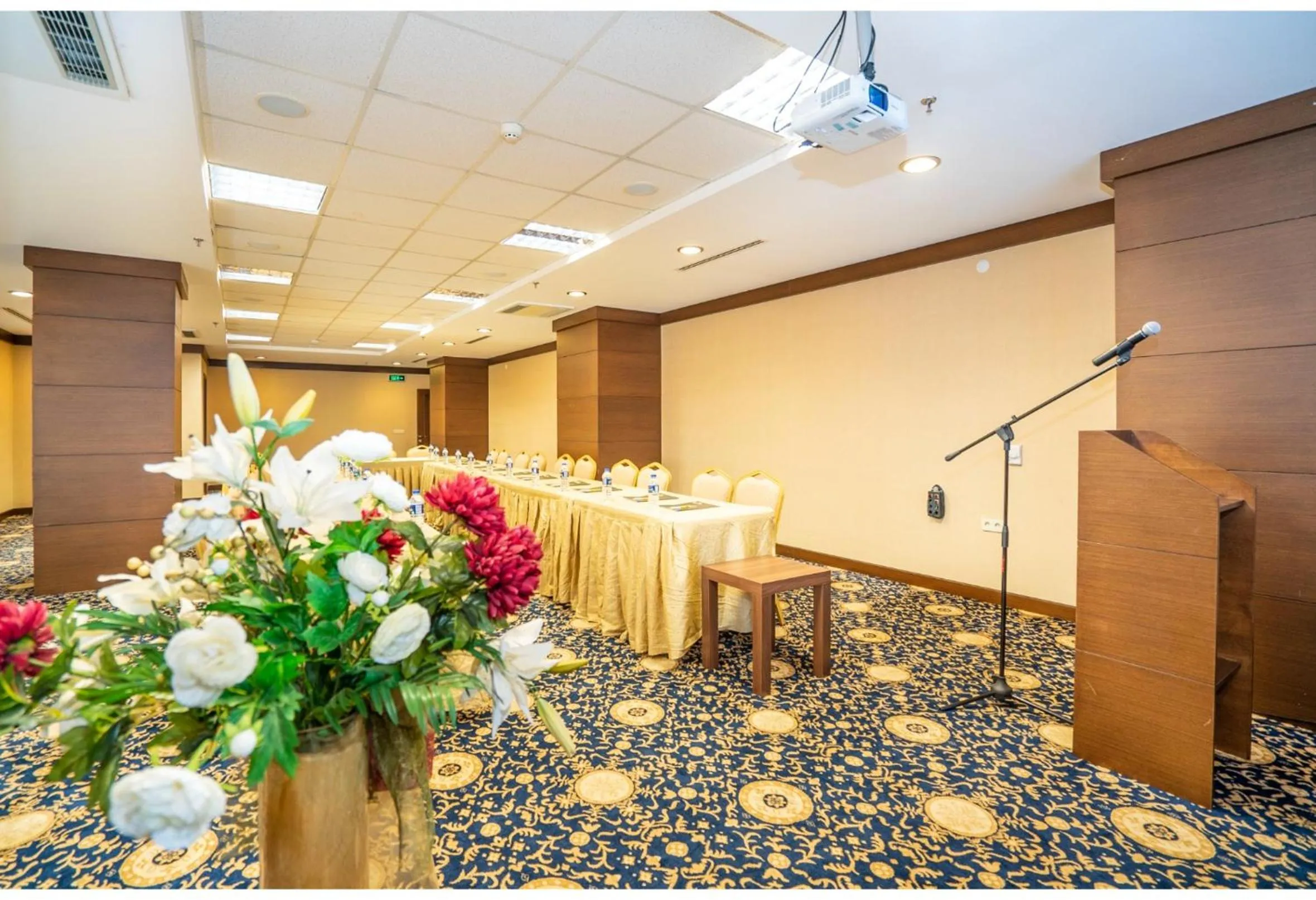 Meeting/conference room in Ma City Hotel