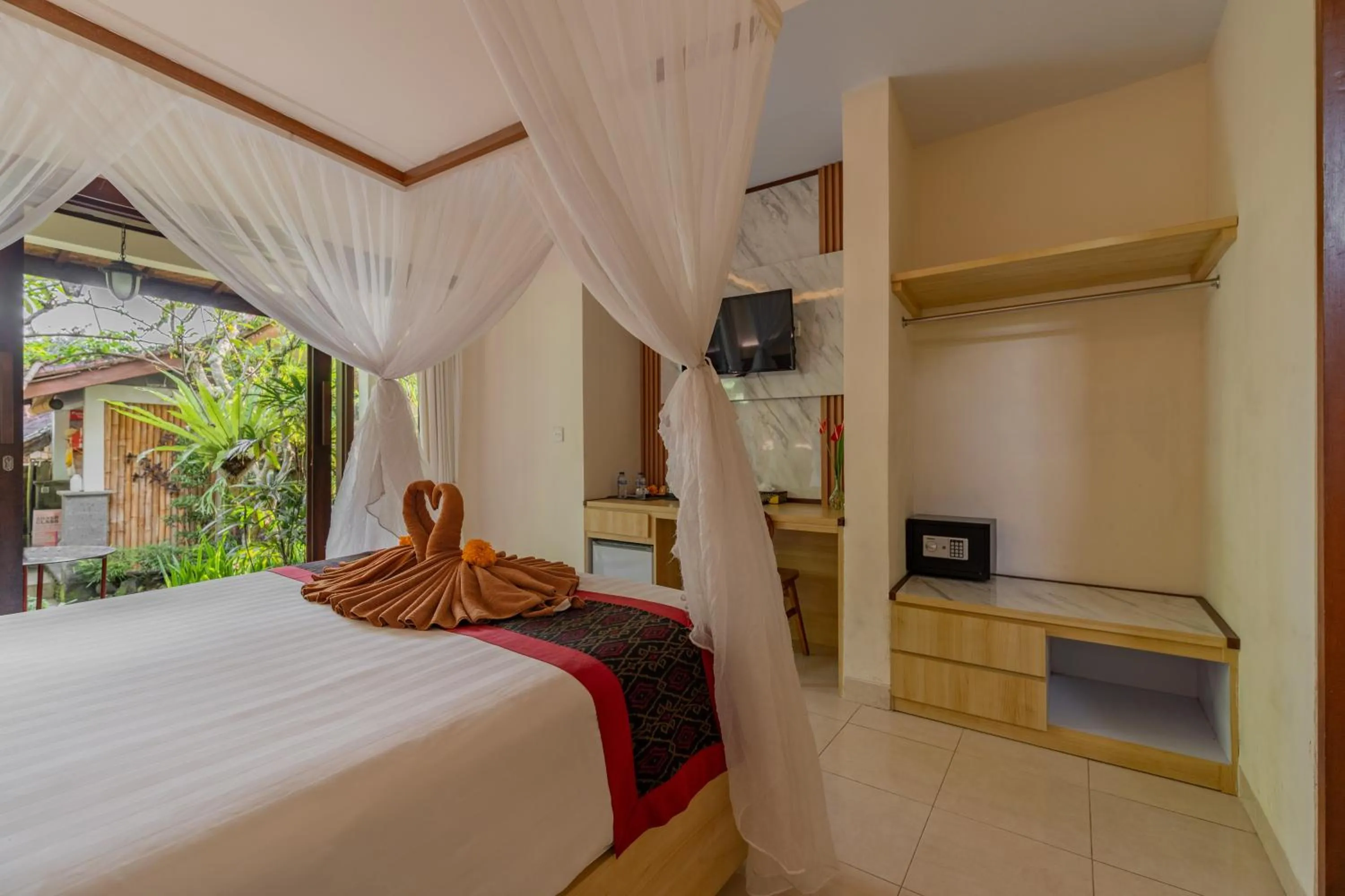 Bed in Desak Putu Putra Hidden