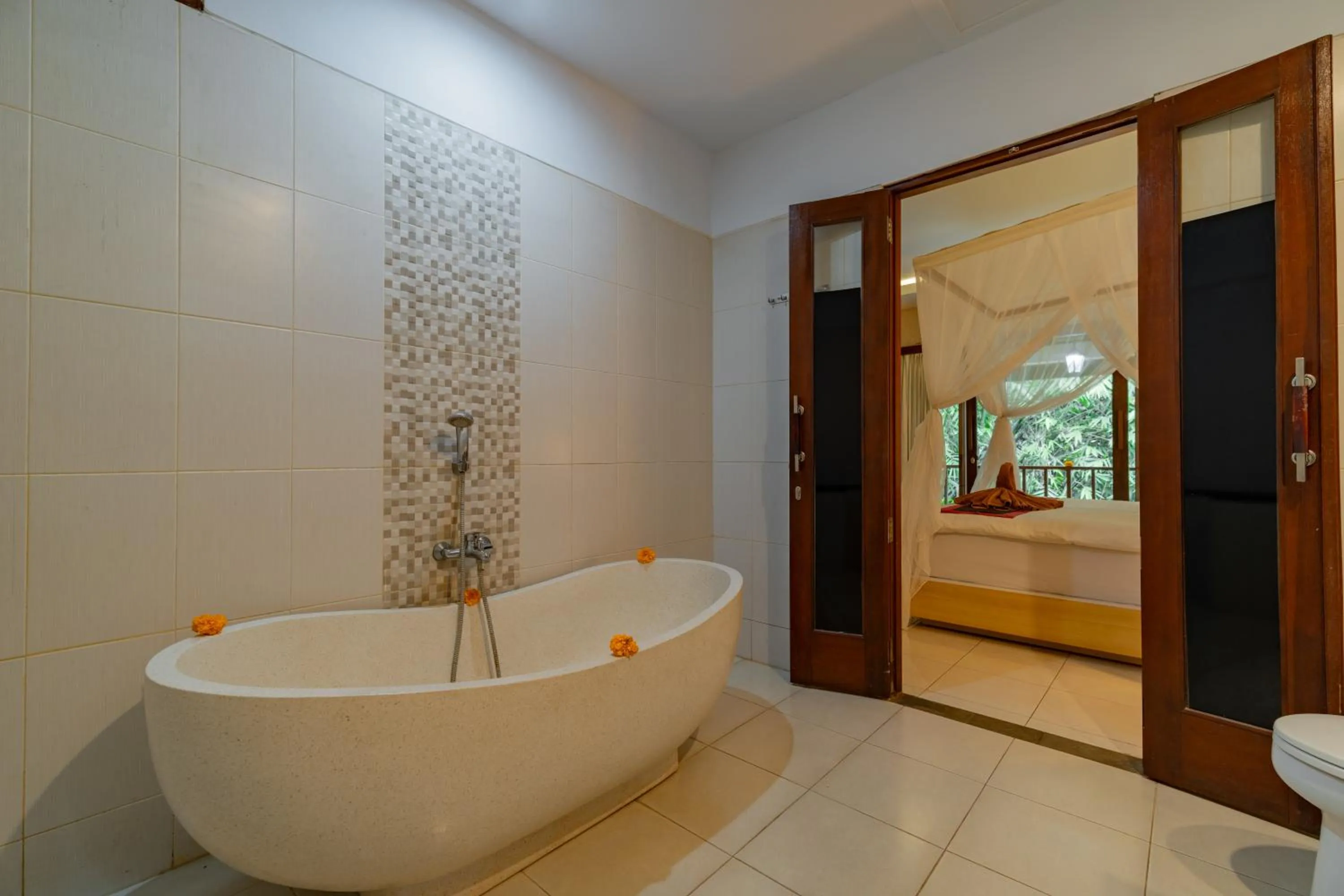 Bath in Desak Putu Putra Hidden