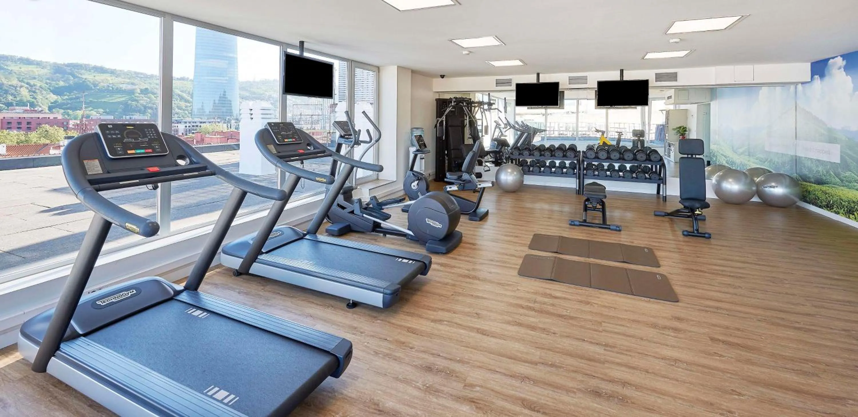 Fitness centre/facilities in NH Collection Villa de Bilbao