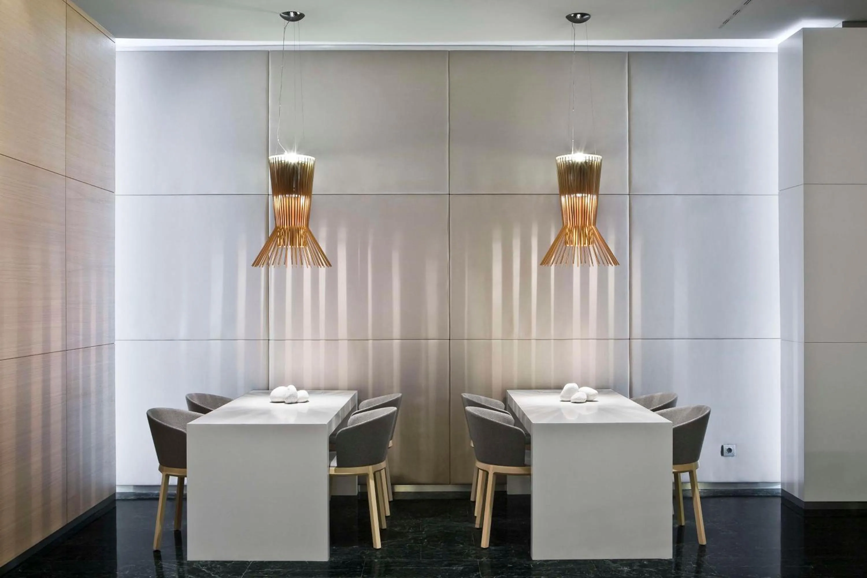 Restaurant/places to eat in NH Collection Villa de Bilbao