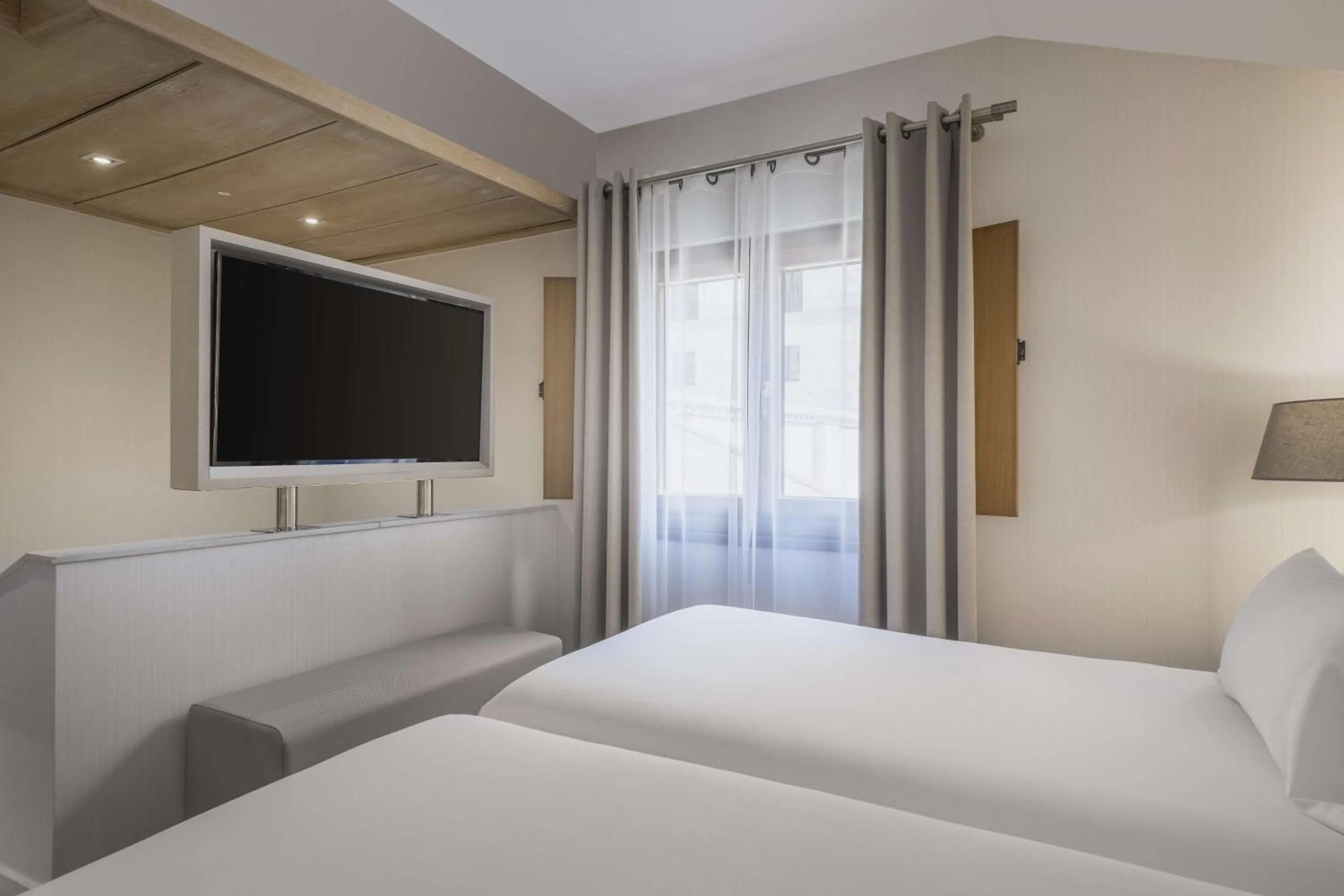 View (from property/room), Bed in NH Collection Salamanca Palacio de Castellanos