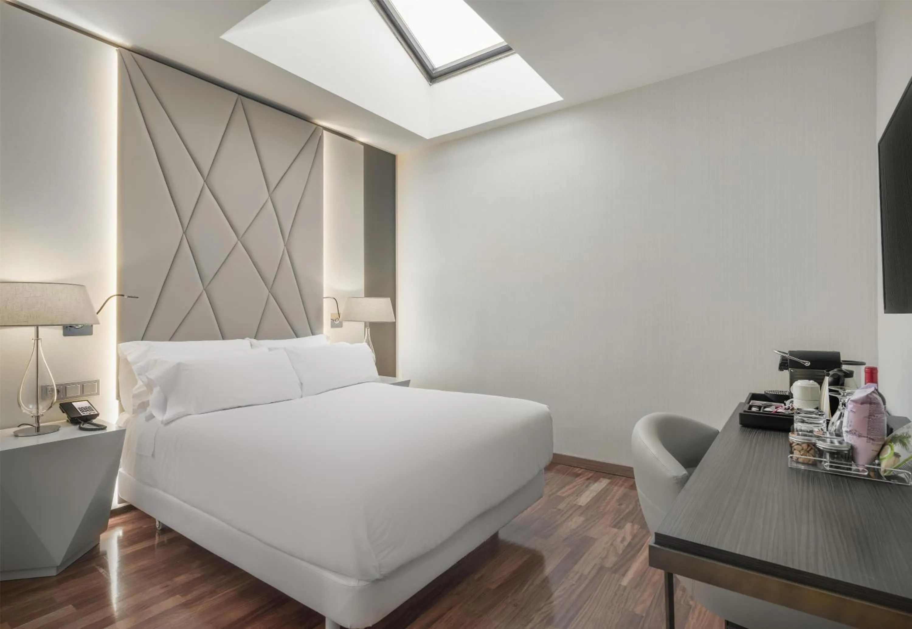 Bedroom, Bed in NH Collection Salamanca Palacio de Castellanos