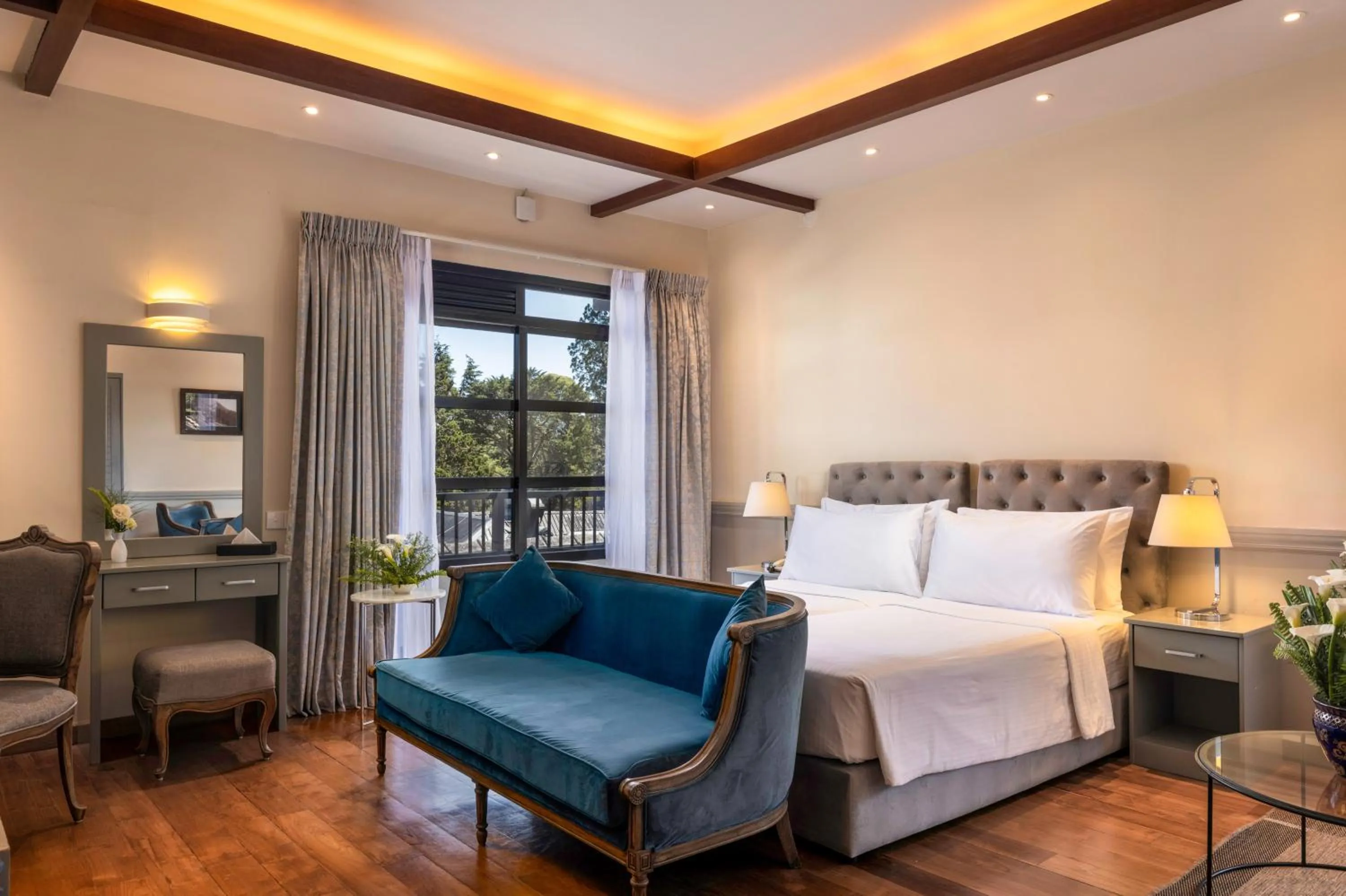 Bedroom, Bed in The Hill Club