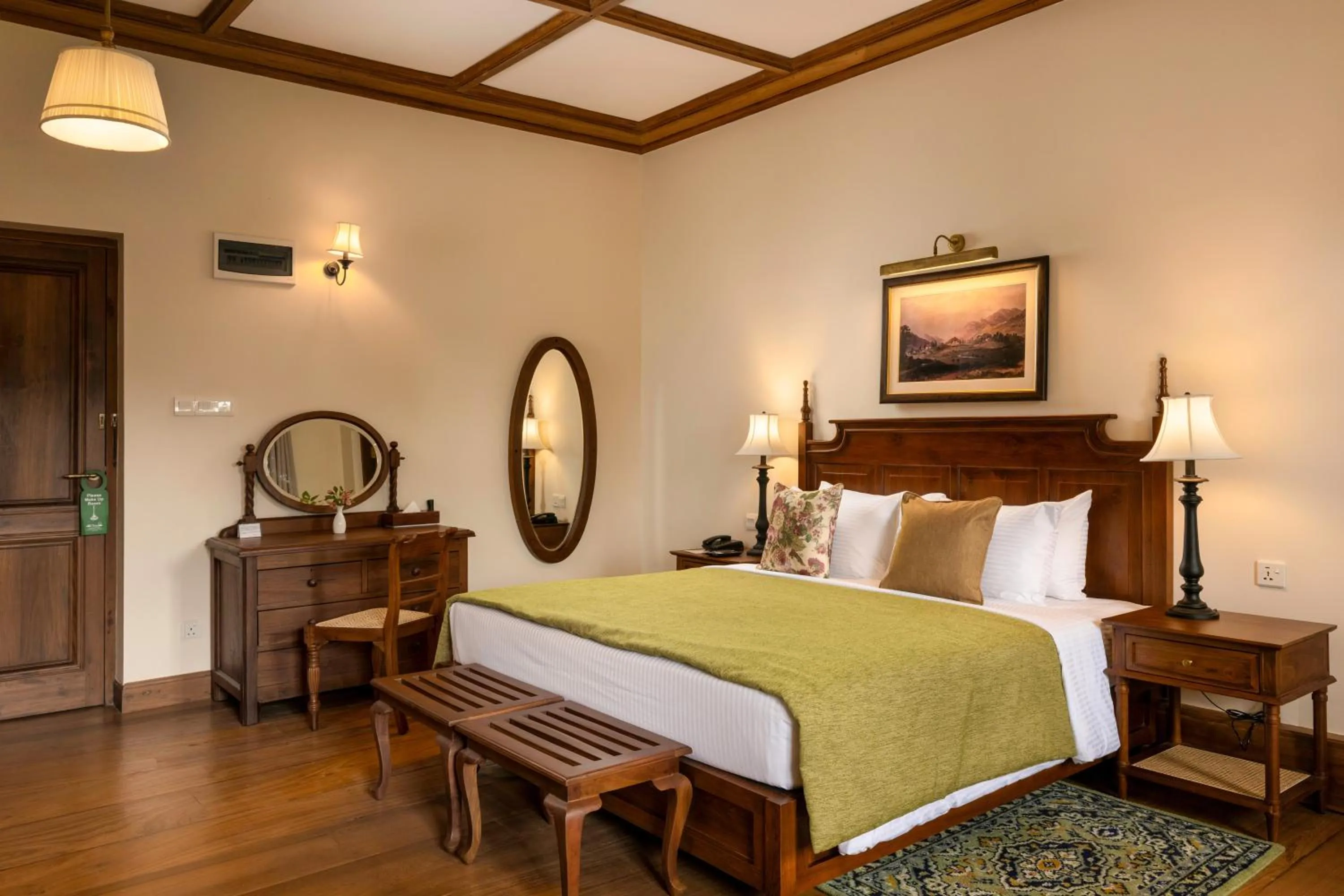 Bedroom, Bed in The Hill Club