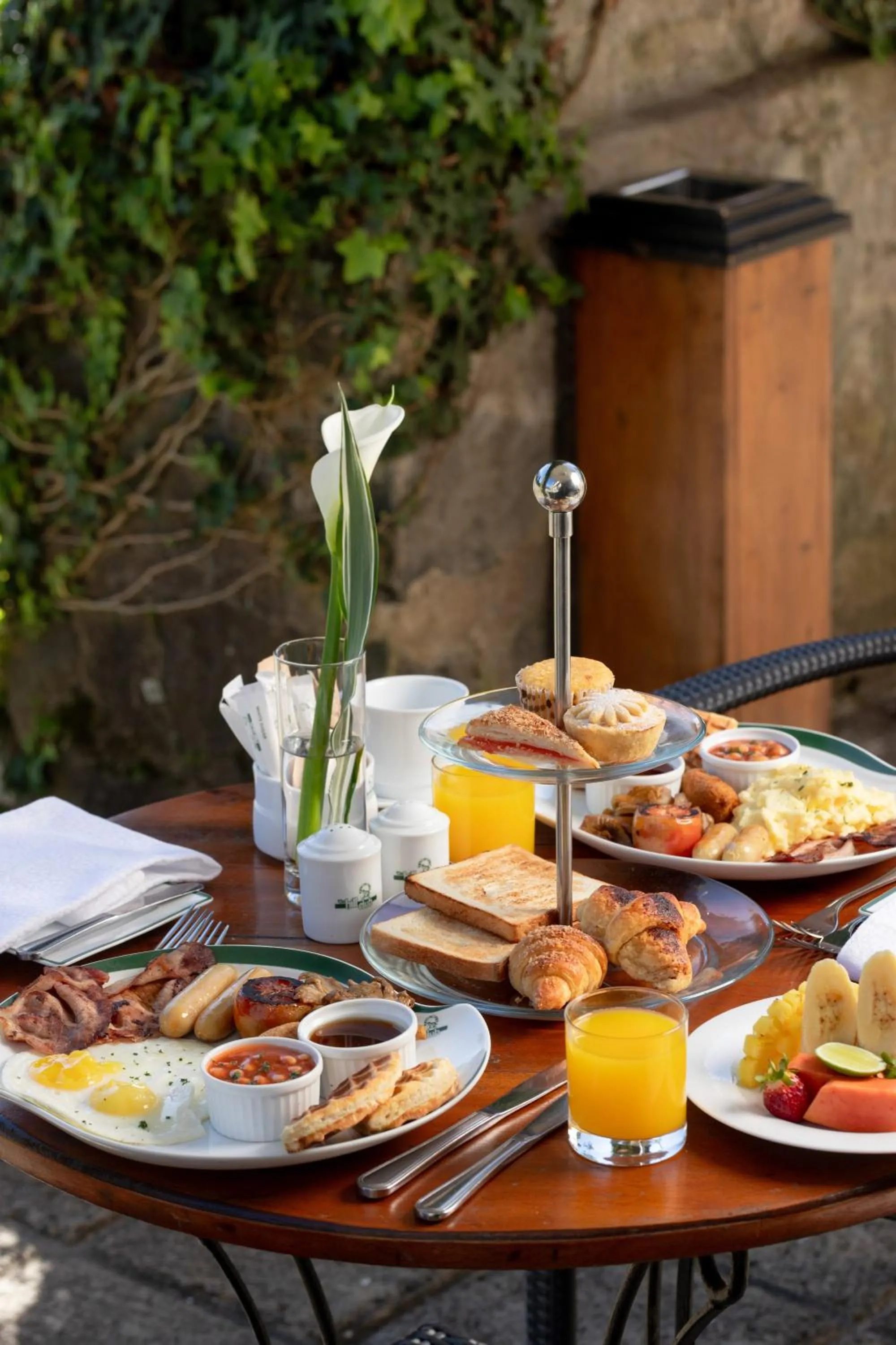 Food and drinks in The Hill Club