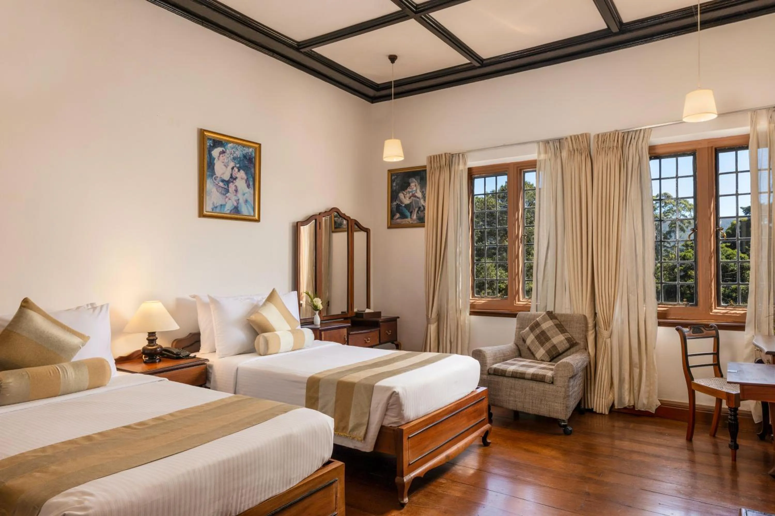 Bedroom, Bed in The Hill Club