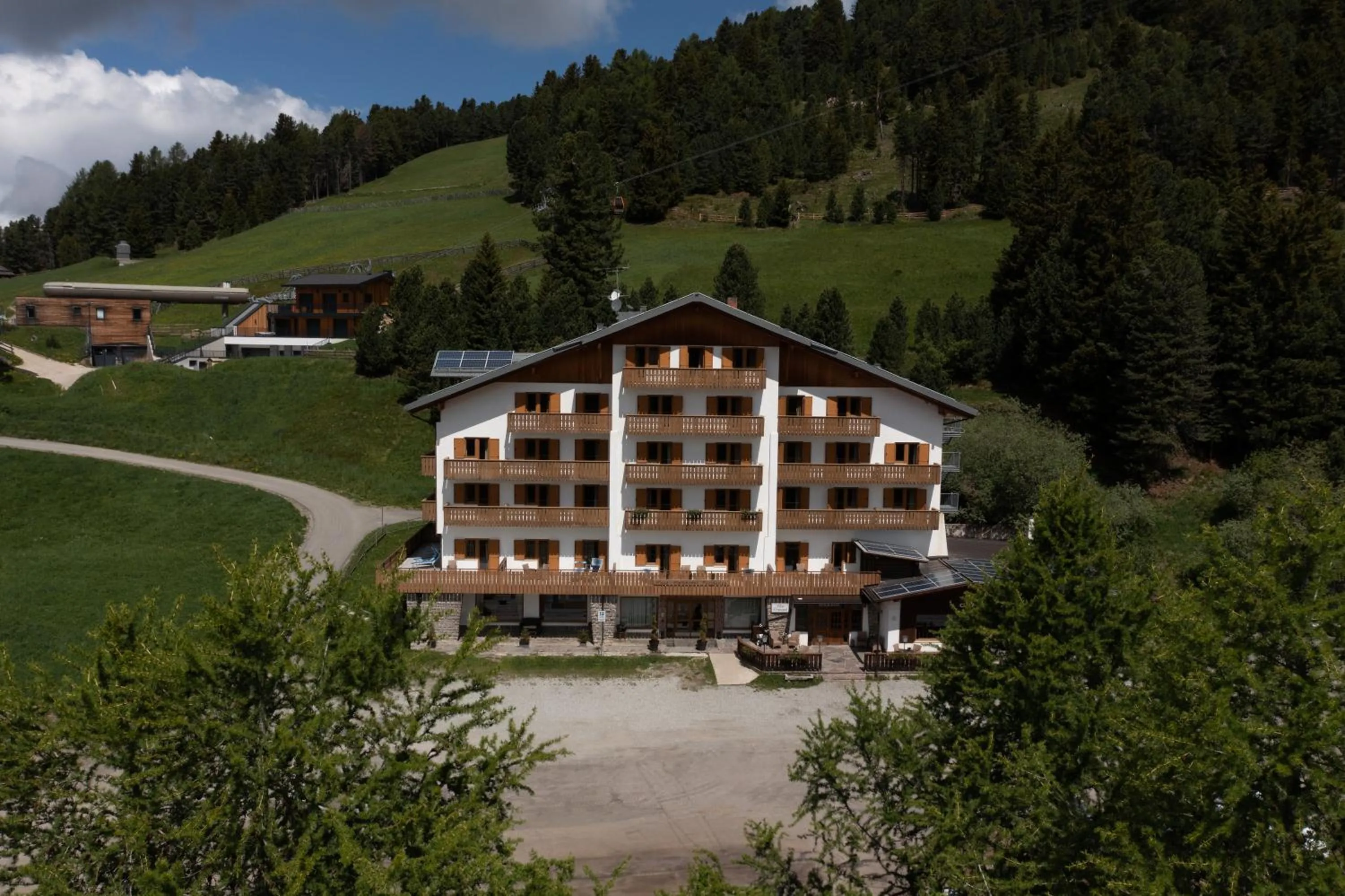 Property building in PLOSE Parkhotel & Residence