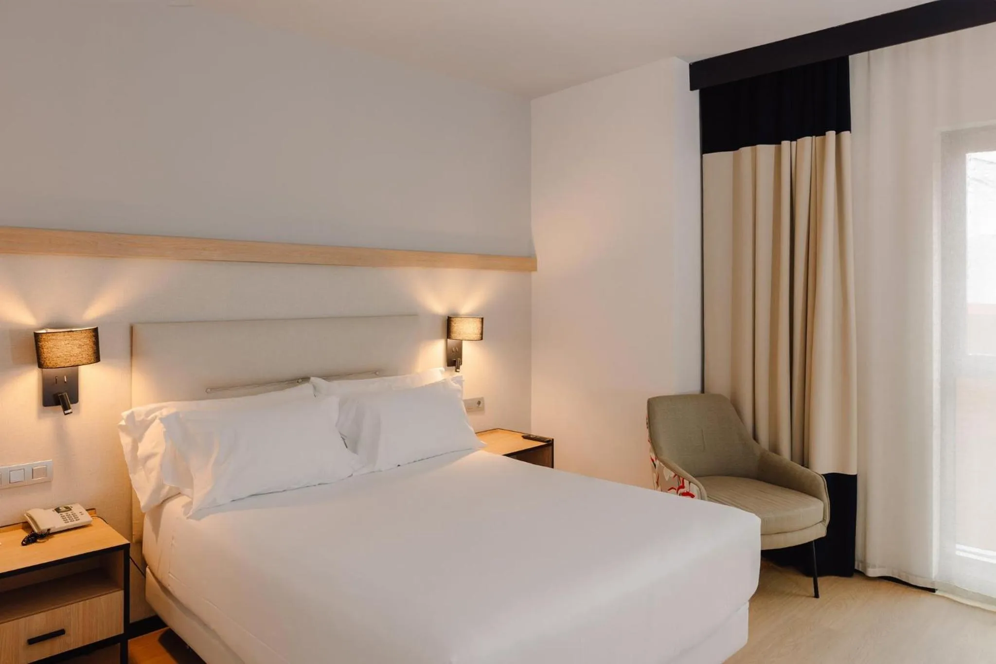 Photo of the whole room, Bed in Sercotel Amistad Murcia