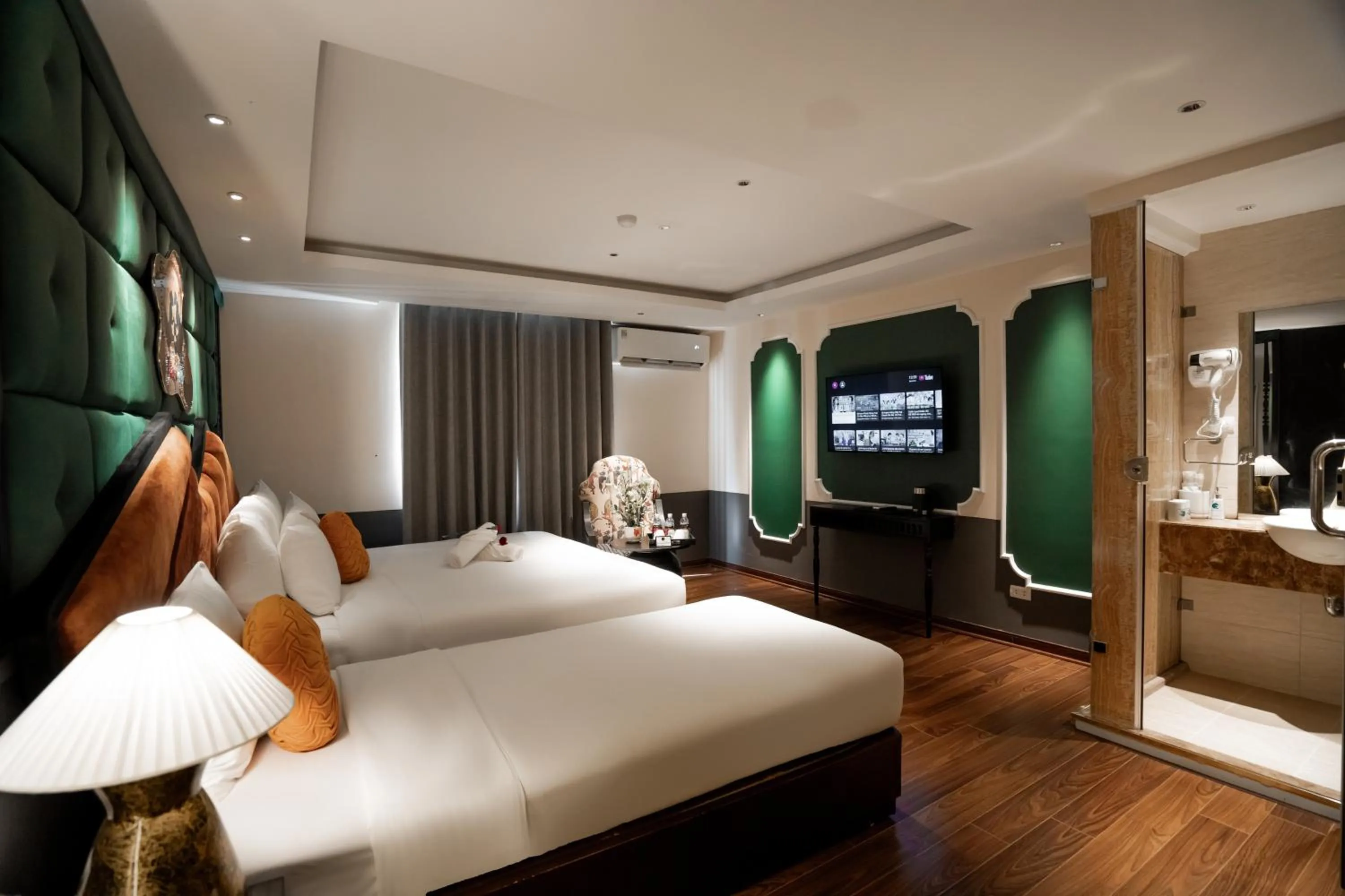 Bed in Hanoi Center Silk Classic Hotel & Travel