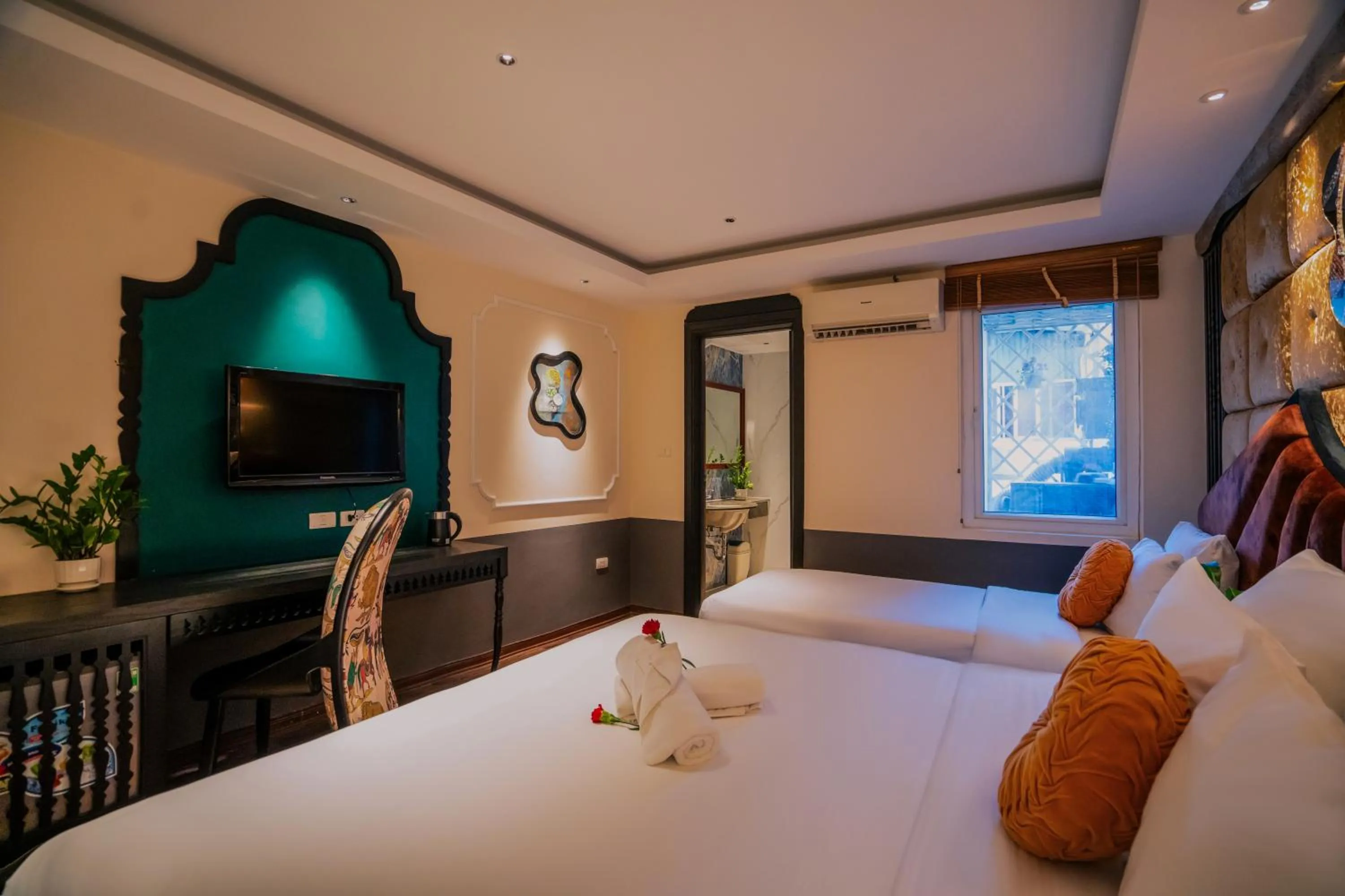 Bed in Hanoi Center Silk Classic Hotel & Travel