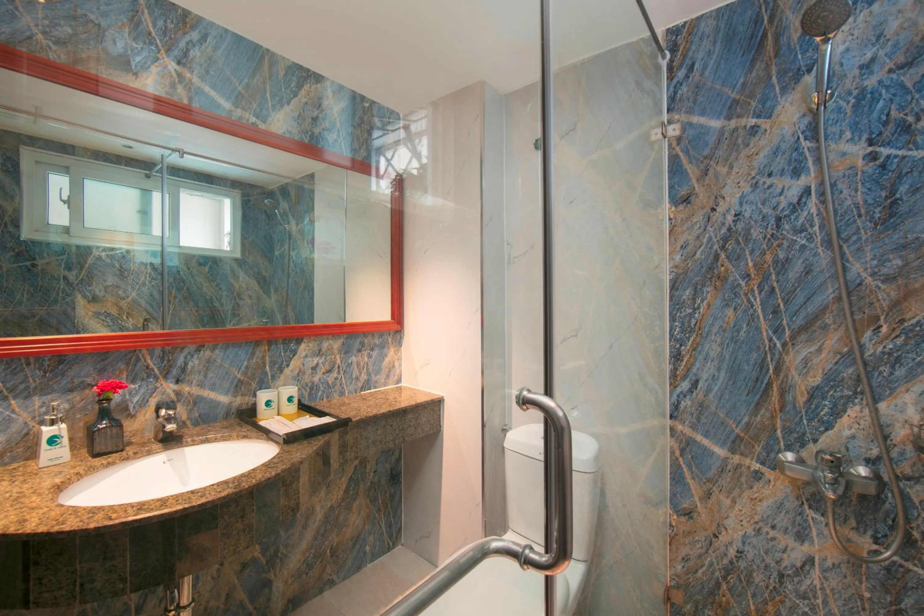 Bathroom in Hanoi Center Silk Classic Hotel & Travel