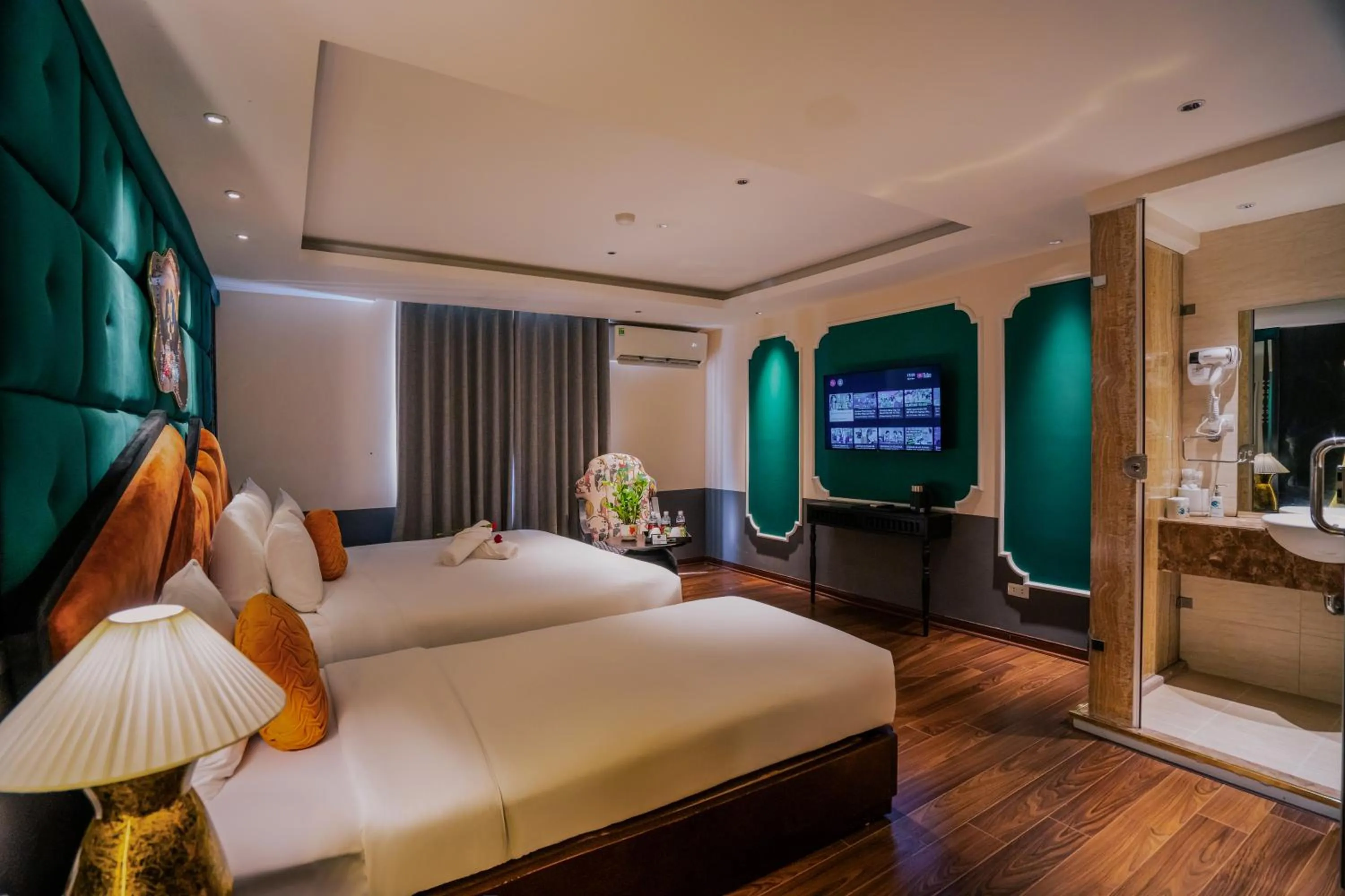 Bed in Hanoi Center Silk Classic Hotel & Travel