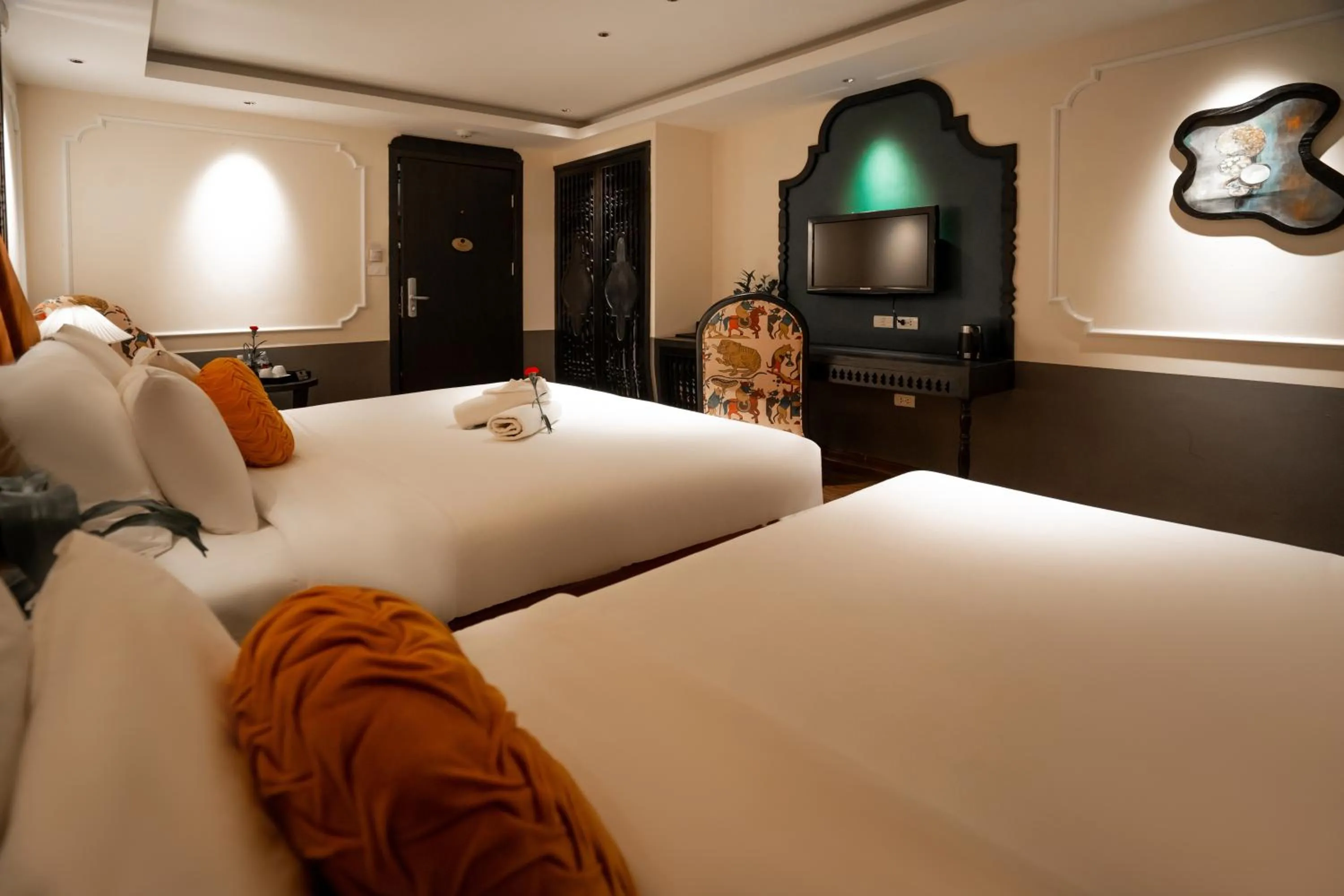 Bed in Hanoi Center Silk Classic Hotel & Travel