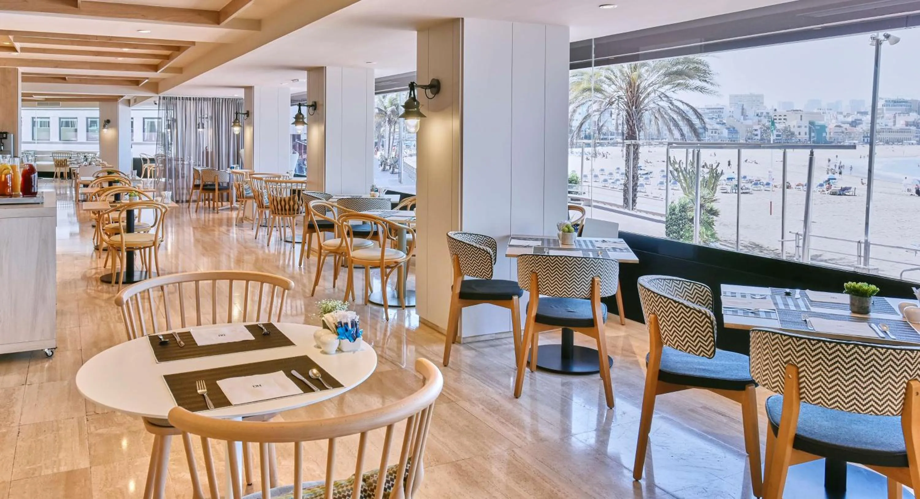 Restaurant/places to eat in NH Imperial Playa