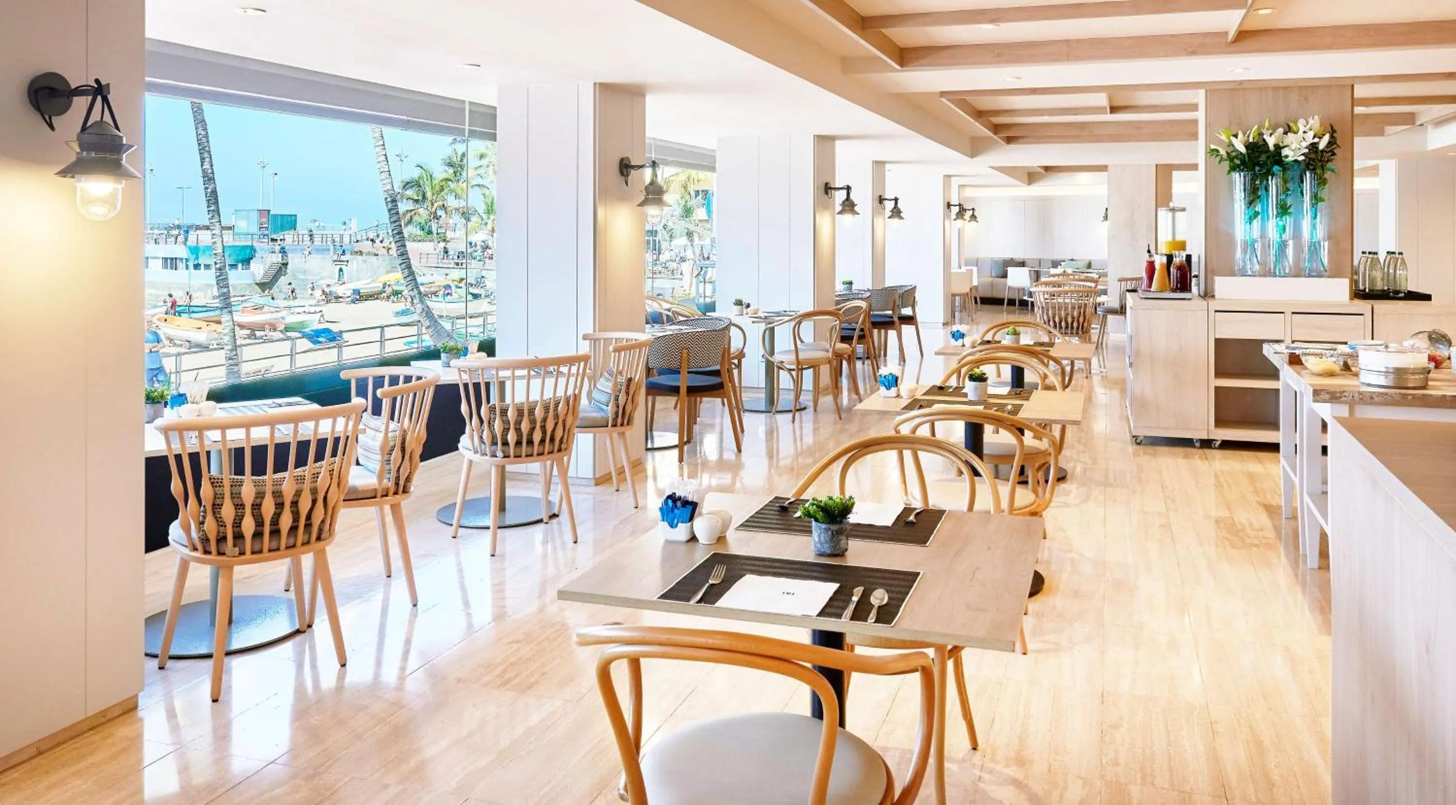 Restaurant/places to eat in NH Imperial Playa