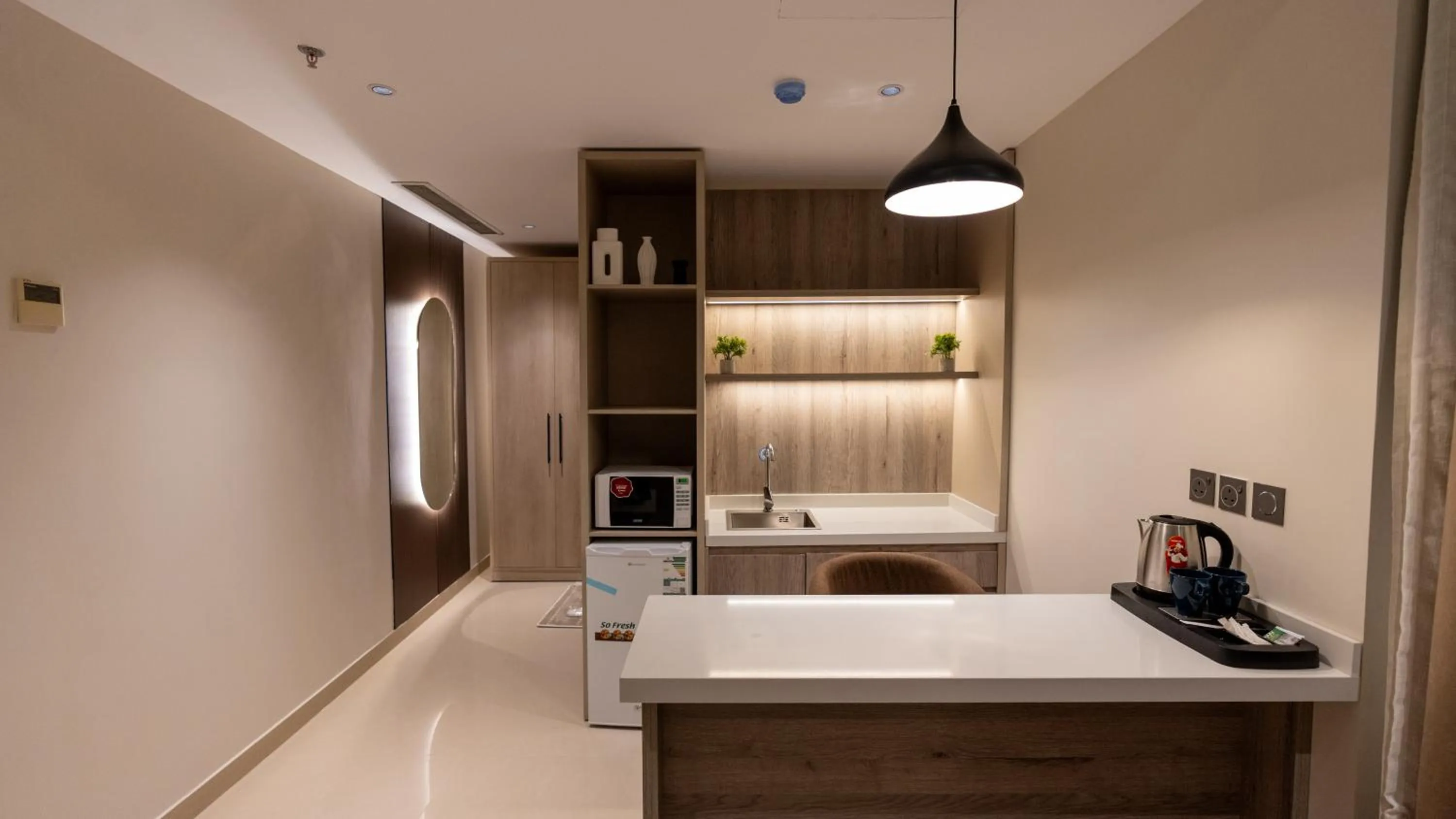 Kitchen or kitchenette in Brzeen Hotel Riyadh