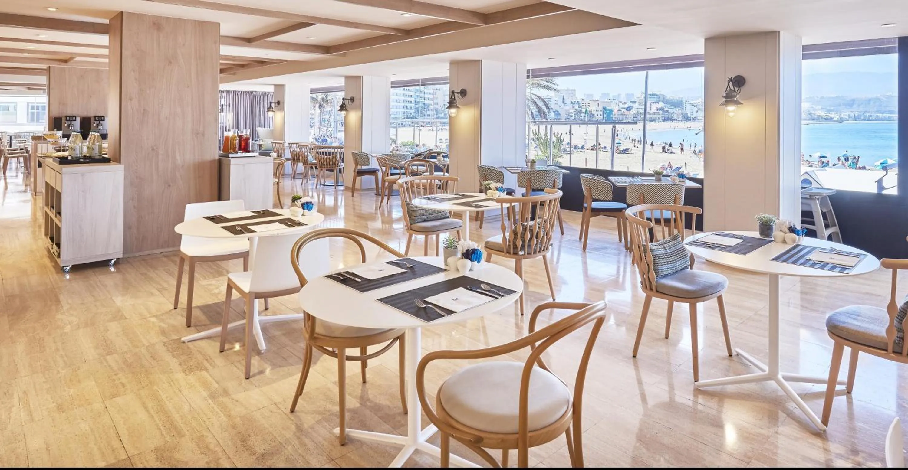 Restaurant/places to eat in NH Las Palmas Playa las Canteras