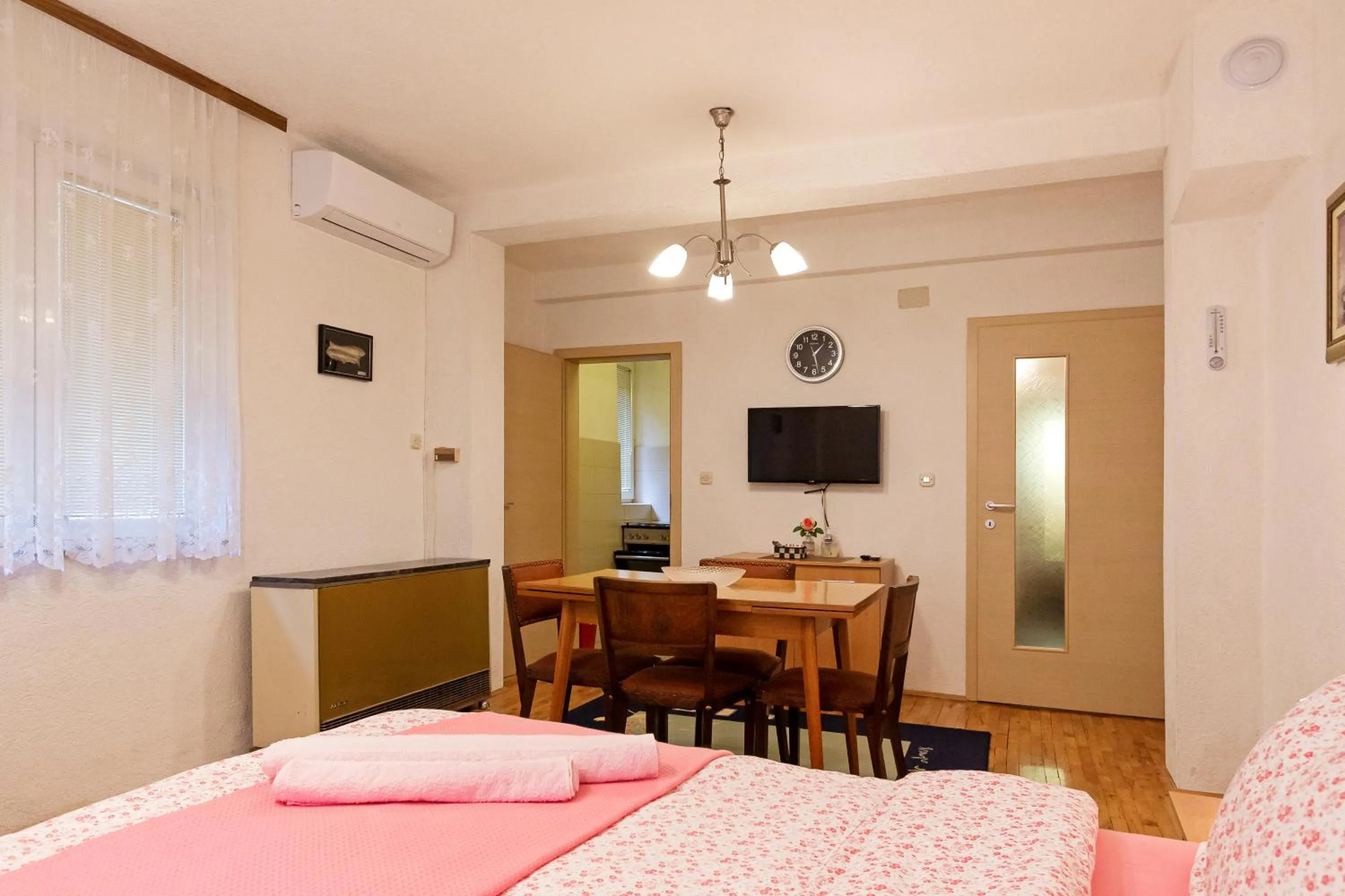 Photo of the whole room, Bed in Bogdanoski Studios & Guest Rooms