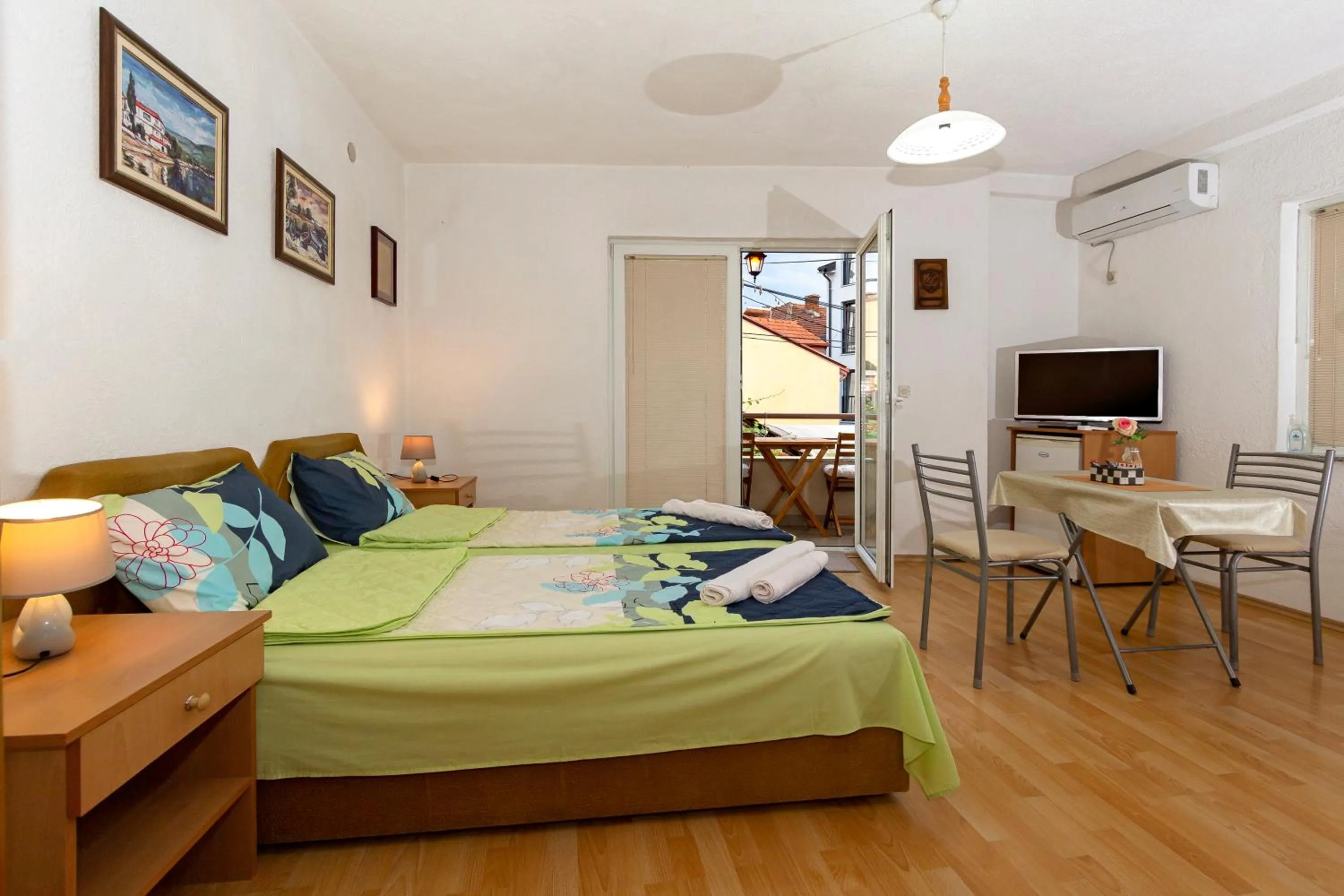 Bed in Bogdanoski Studios & Guest Rooms