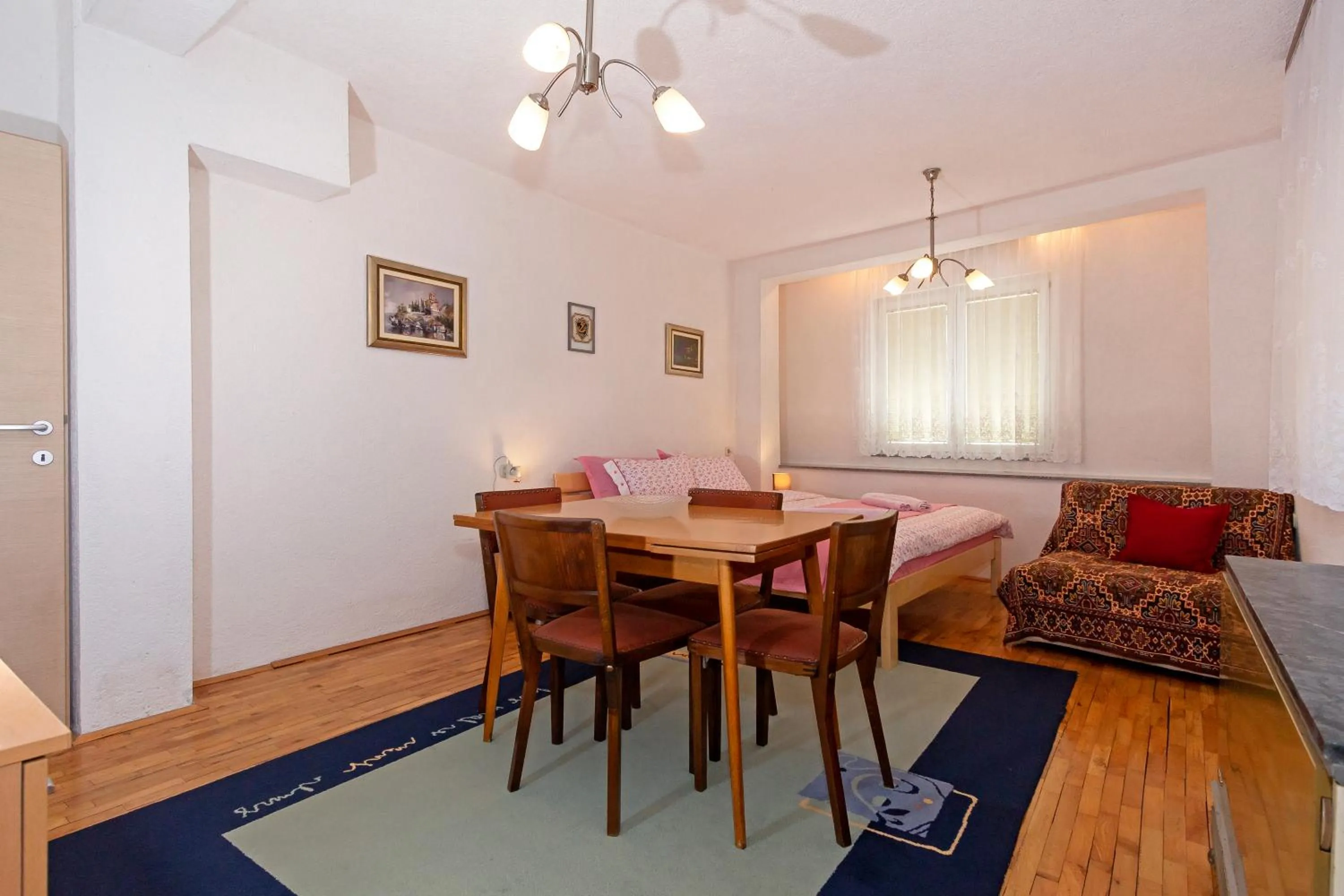 Seating area in Bogdanoski Studios & Guest Rooms