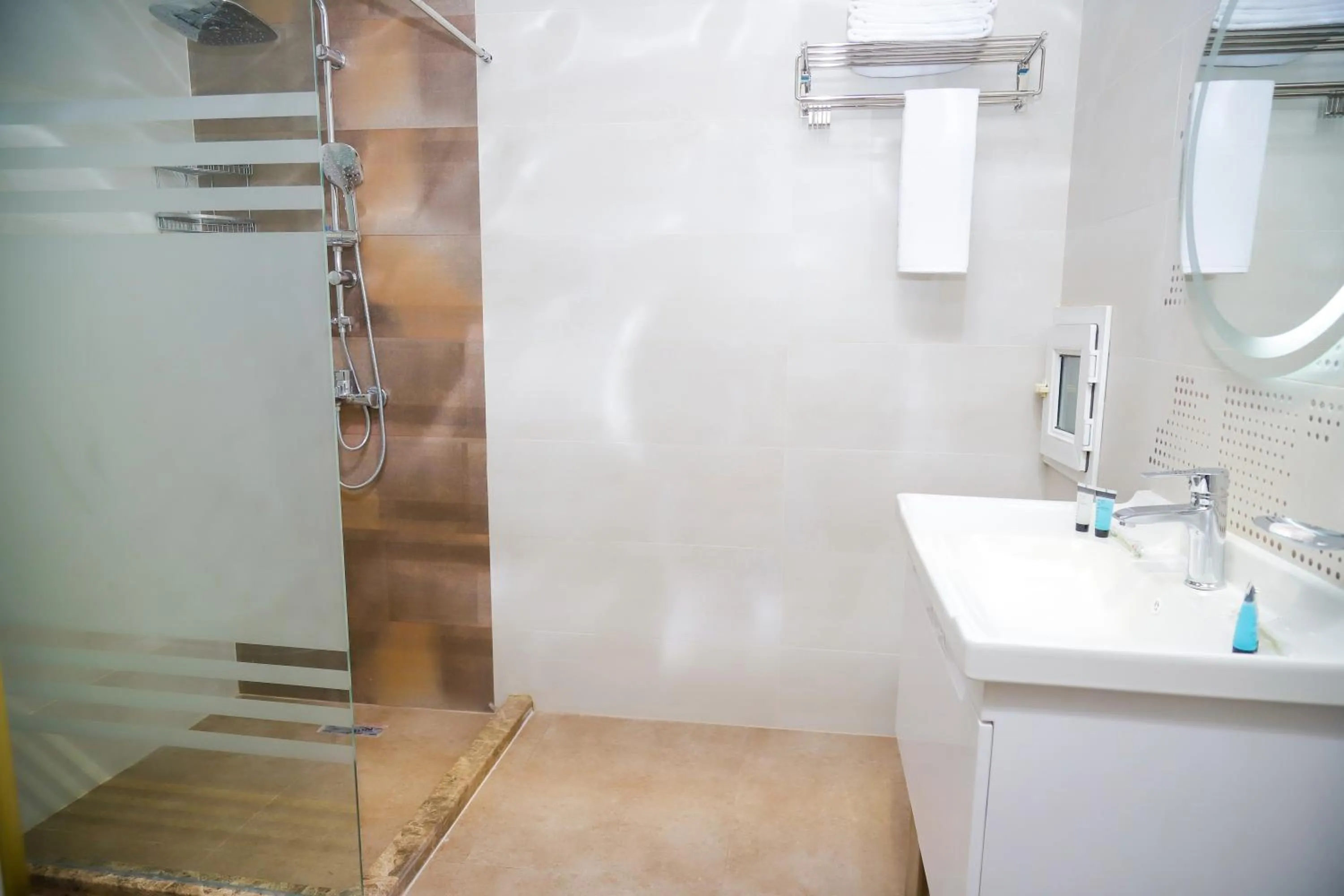 Shower in Anatolia Hotel Baku