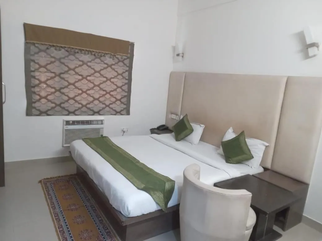 Bed in Mani Ram Palace Hotel & Restaurant