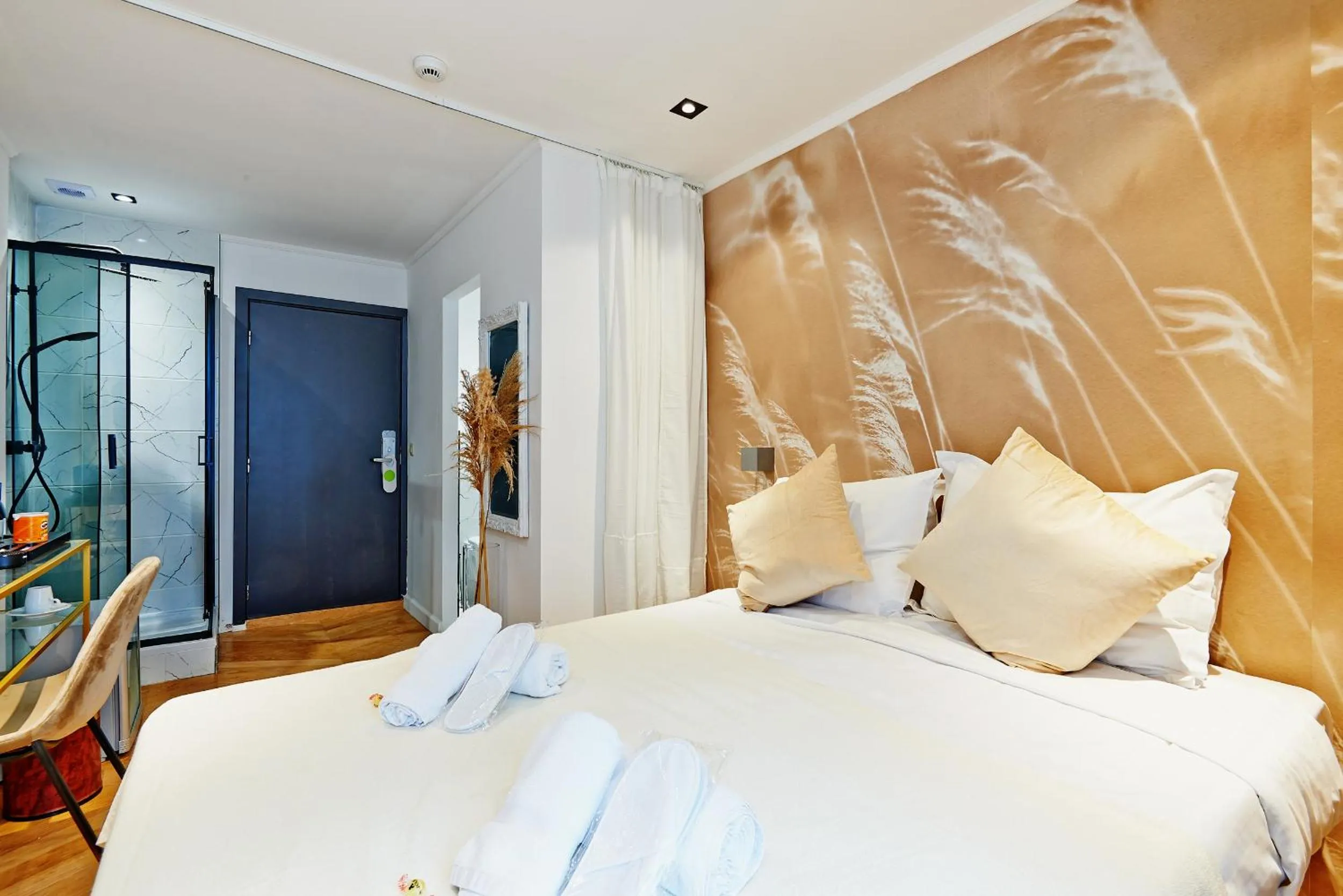 Bed in Hotel Les Ecrins