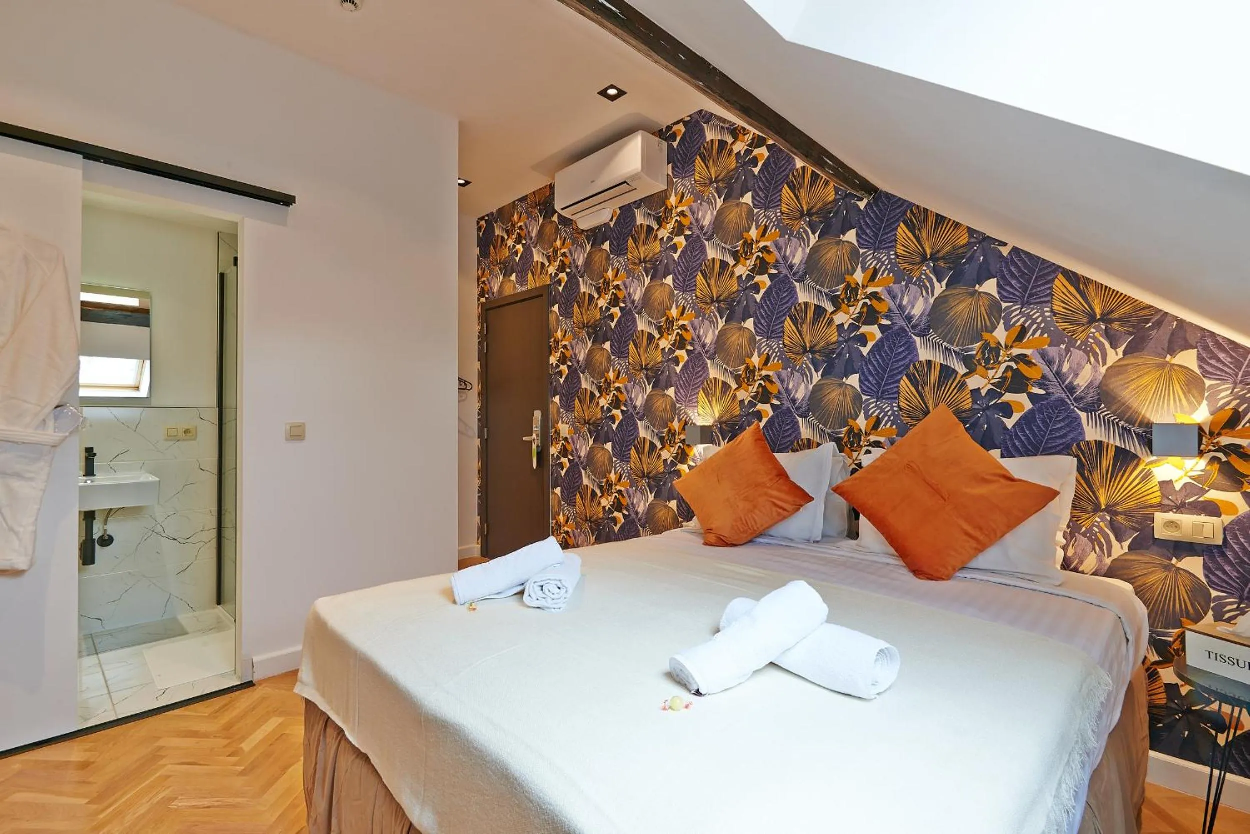 Bed in Hotel Les Ecrins