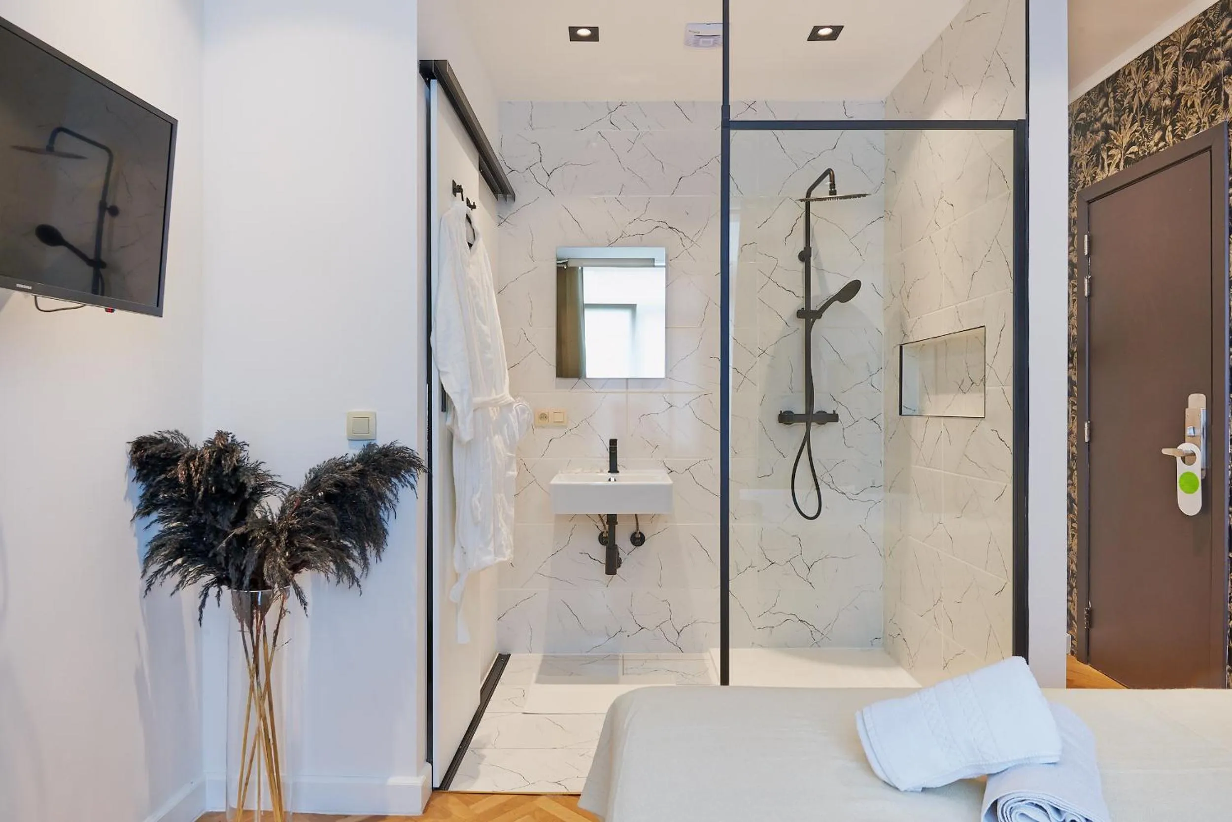 Shower in Hotel Les Ecrins