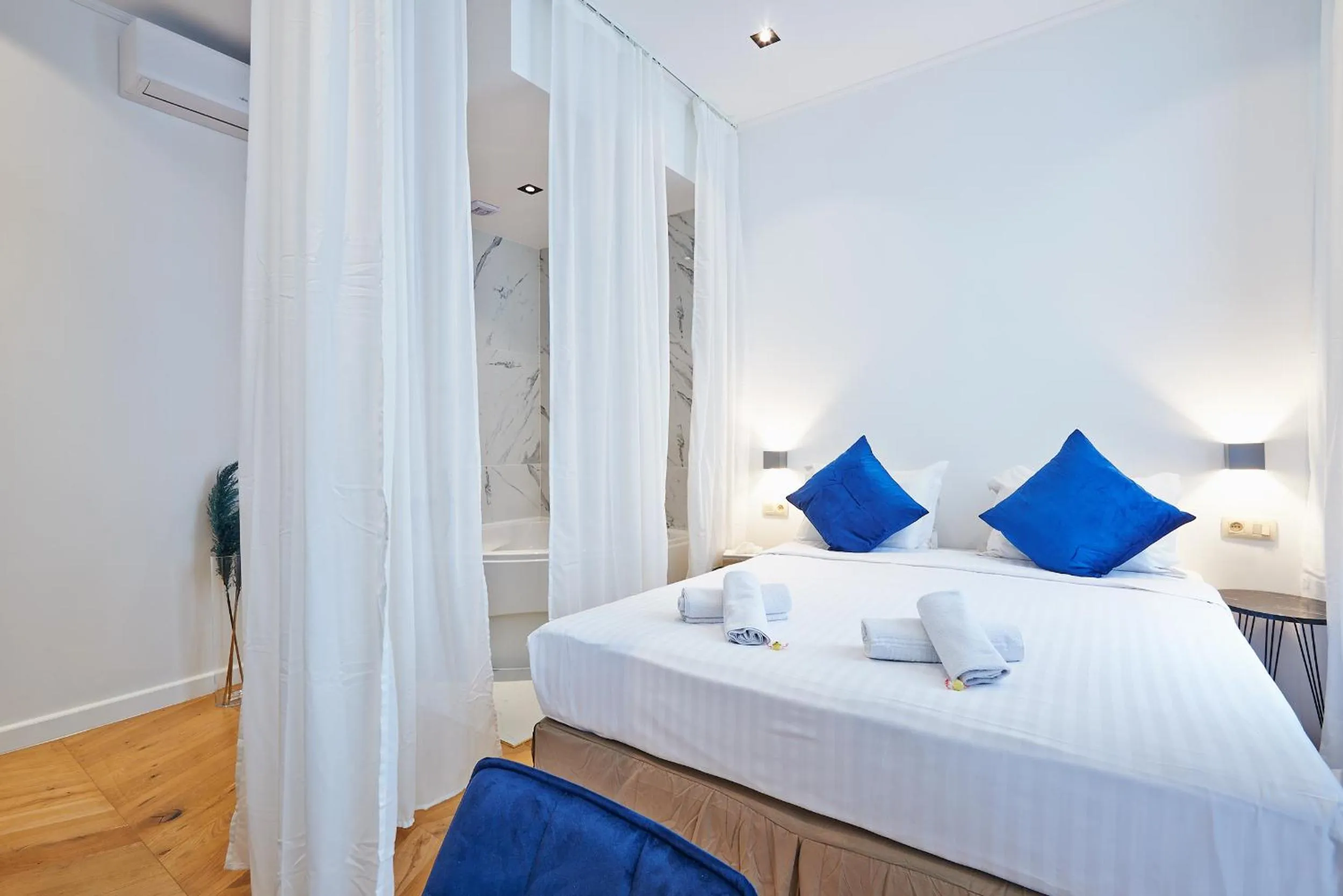 Bed in Hotel Les Ecrins