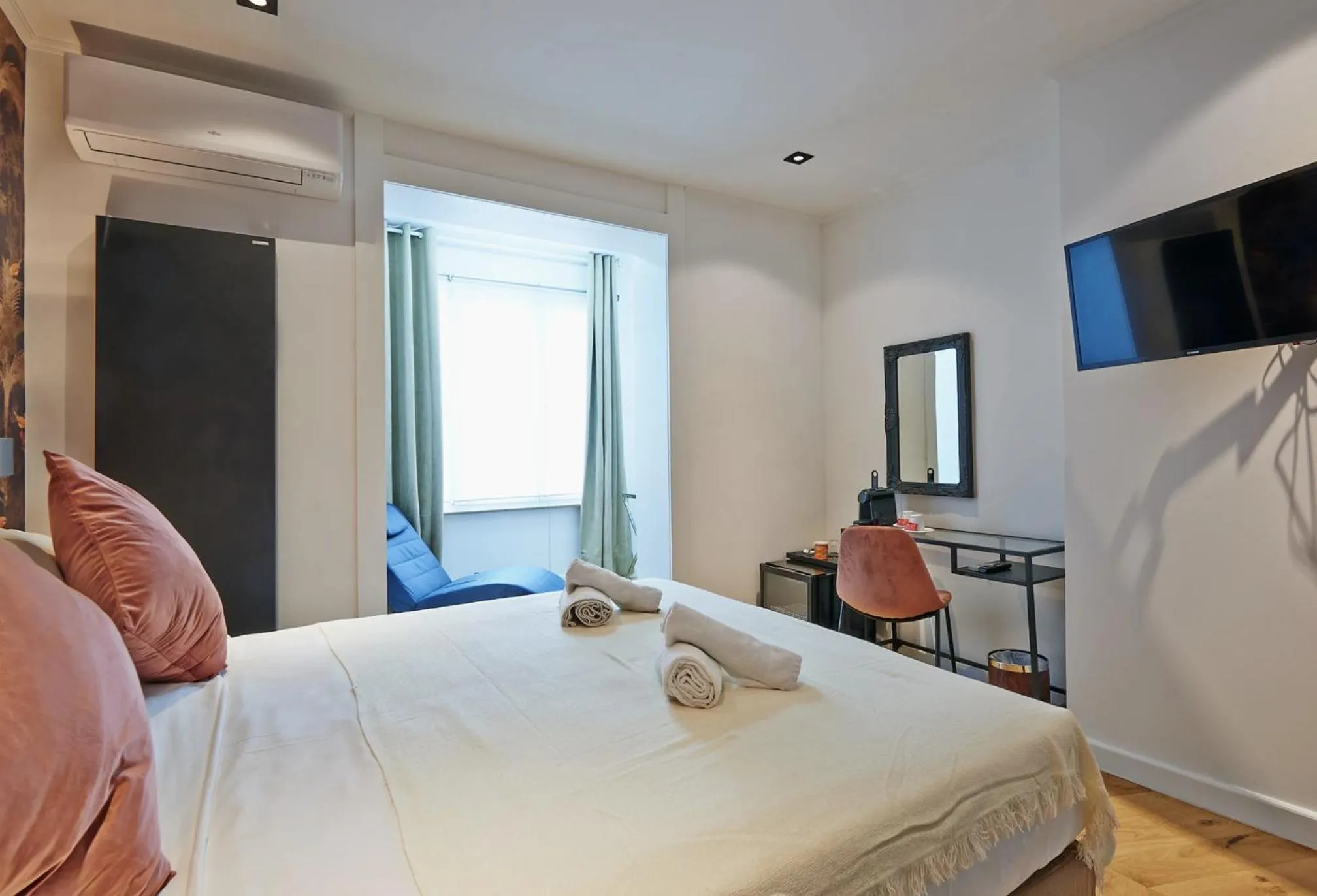 Bed in Hotel Les Ecrins